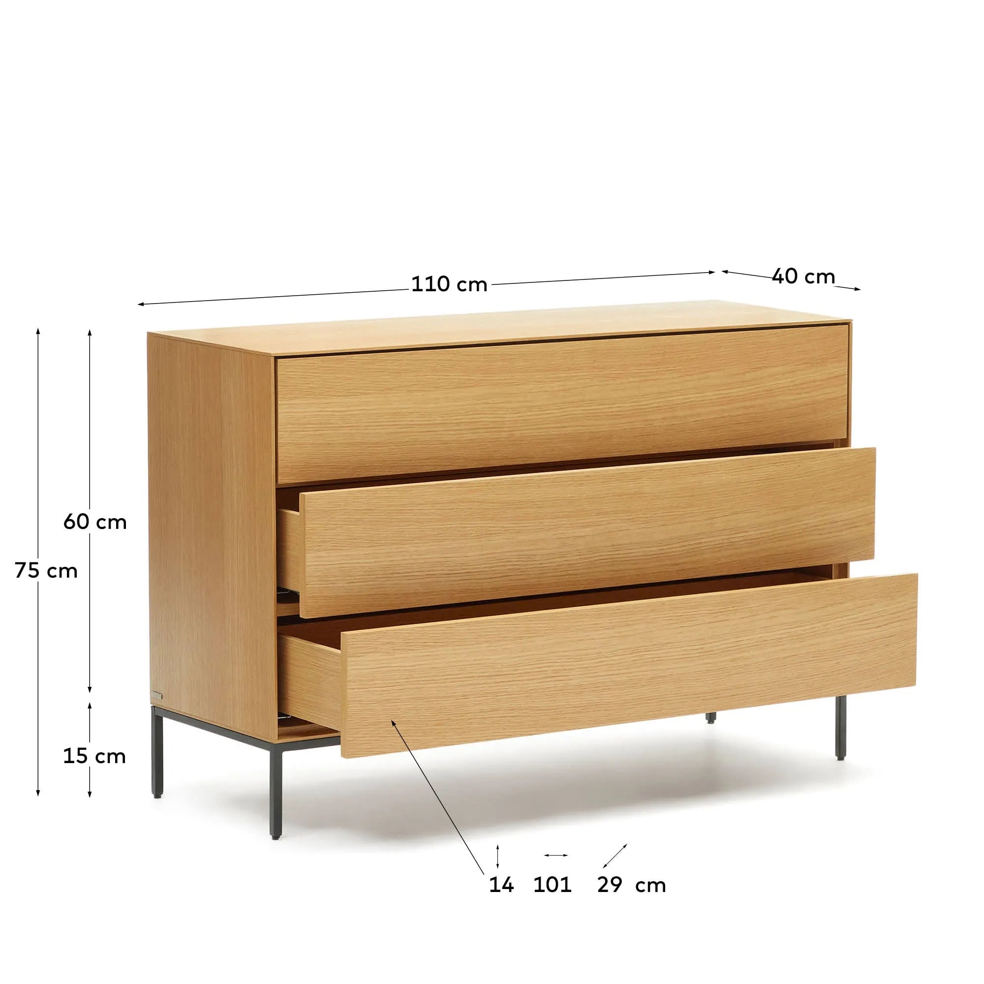 Die Vedrana Kommode aus Eichenfurnier mit schwarzen Stahlbeinen bietet 3 Schubladen und misst 110 x 75 cm. Modern und funktional.