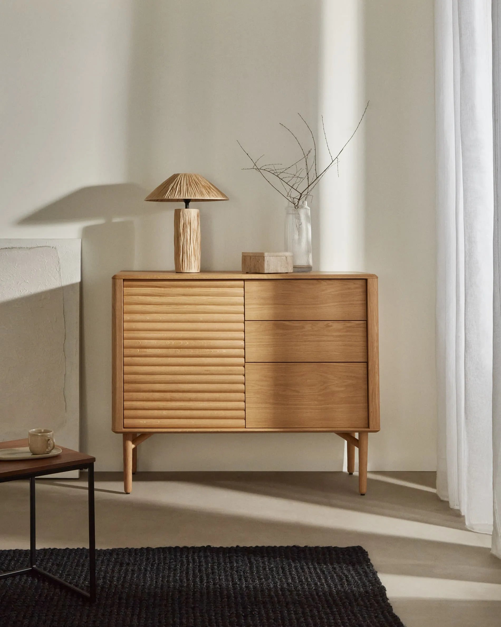 Elegantes Sideboard aus Eichenholz mit 1 Tür, 3 Schubladen, FSC-zertifiziert, 105x85 cm, für stilvolle Aufbewahrung.