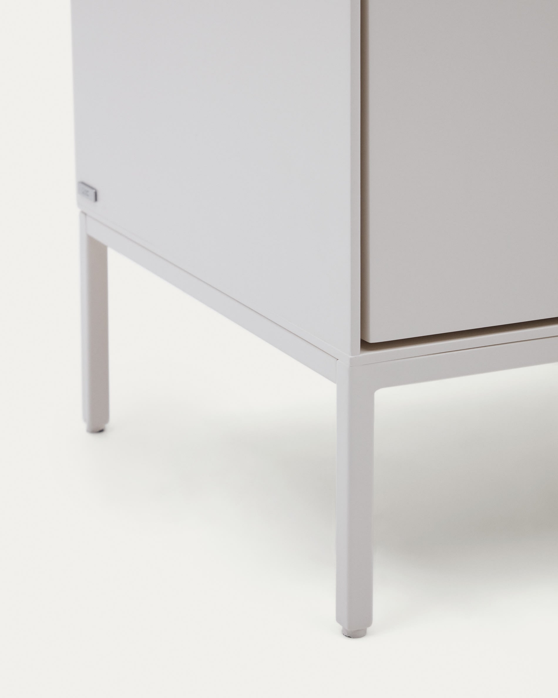 Vedrana Kommode mit 5 Schubladen, weiß lackiert, aus MDF, 60x114 cm, modernes Design, stilvoll und praktisch, von Kave Home.