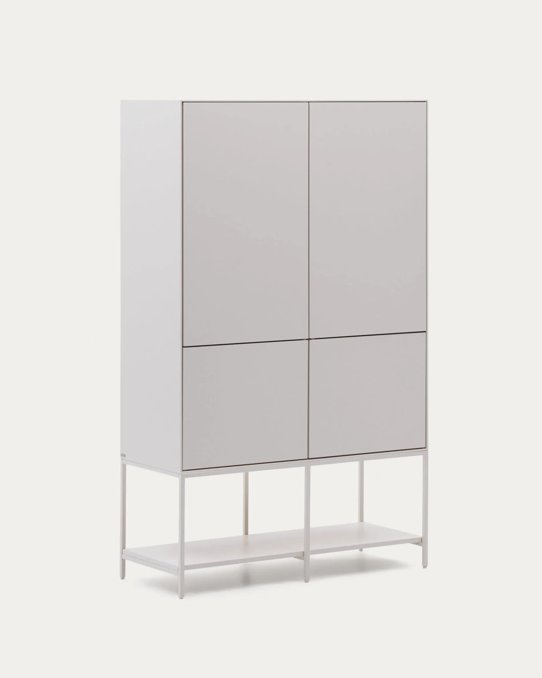 Elegantes Highboard mit 4 Türen, weiß lackiert, 97,5 x 160 cm. Modernes Design, viel Stauraum, leise Türen.
