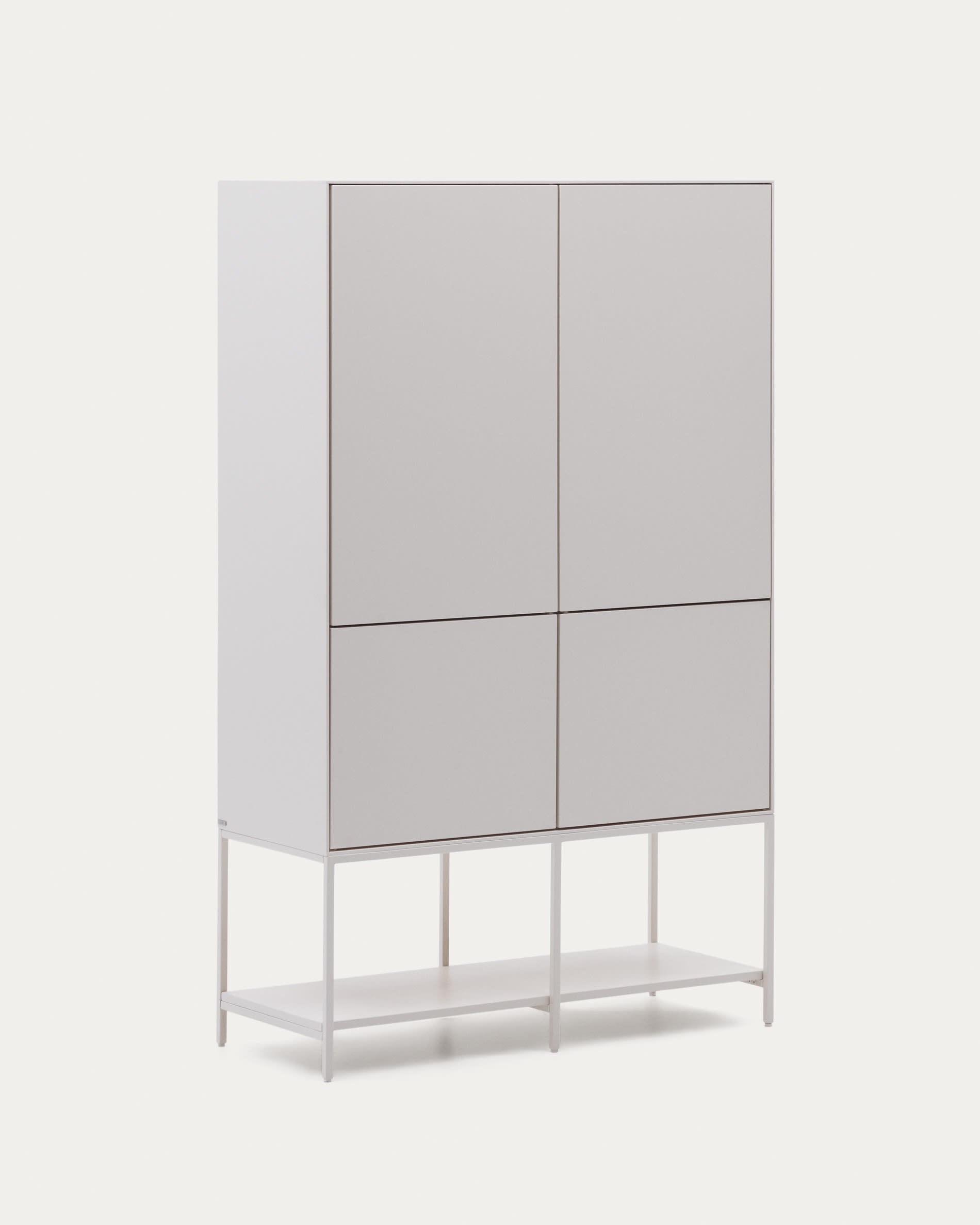 Elegantes Highboard Vedrana von Kave Home, weiß lackiert, 4 Türen, MDF, Maße: 97,5 x 160 cm. Stilvoll und funktional.