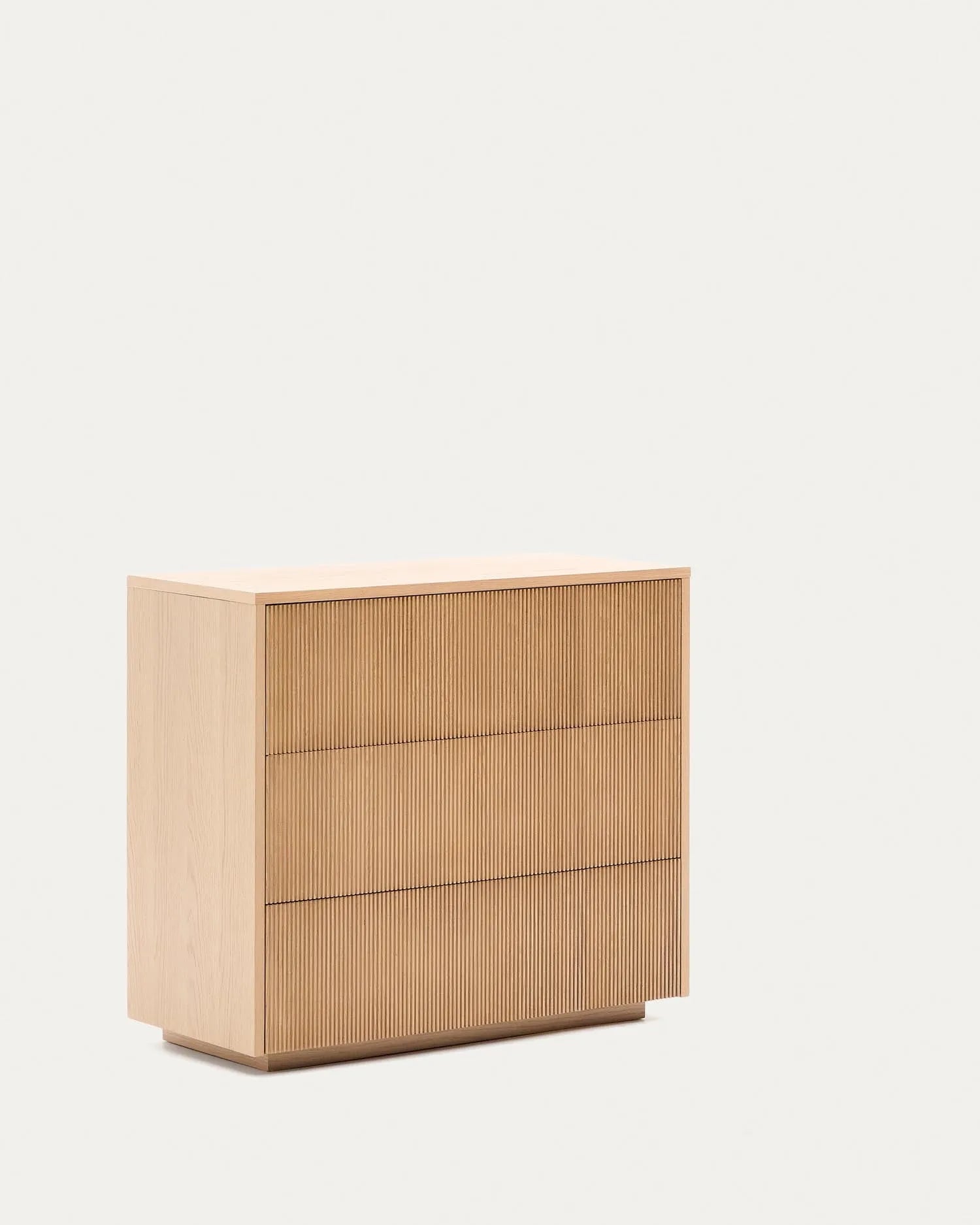 Elegante Kommode aus FSC-zertifiziertem Eichenfurnier, 3 Schubladen, zeitloses Design, vielseitig einsetzbar.