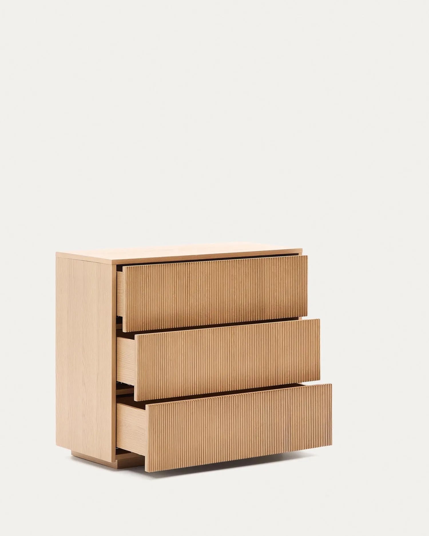 Elegante Kommode aus FSC-zertifiziertem Eichenfurnier, 3 Schubladen, zeitloses Design, vielseitig einsetzbar.