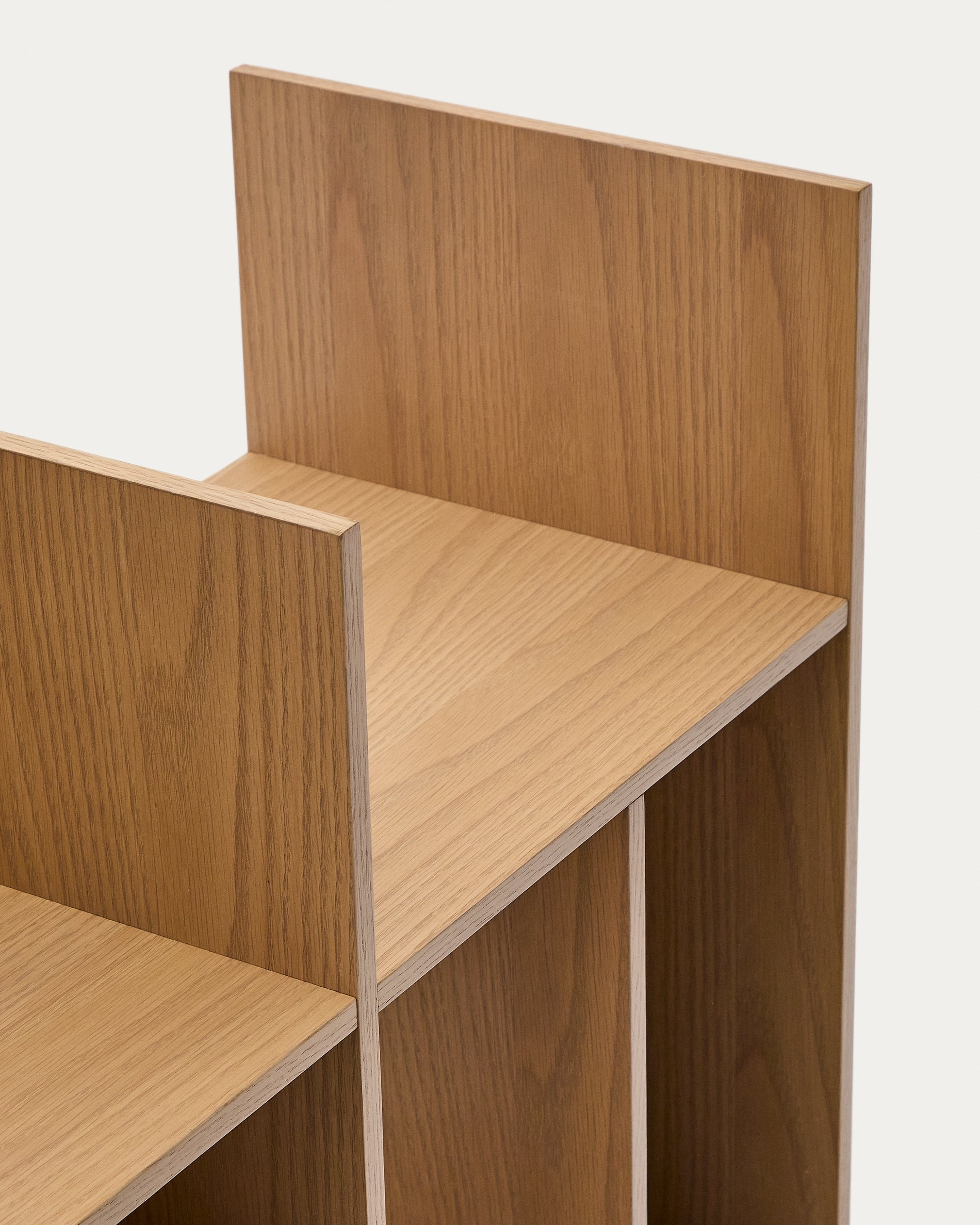 Modularregal Ina aus Eichenfurnier mit Finish in natürlichem Farbton 80 x 80 cm FSC 100% in Natur präsentiert im Onlineshop von KAQTU Design AG. Wandregal ist von Kave Home