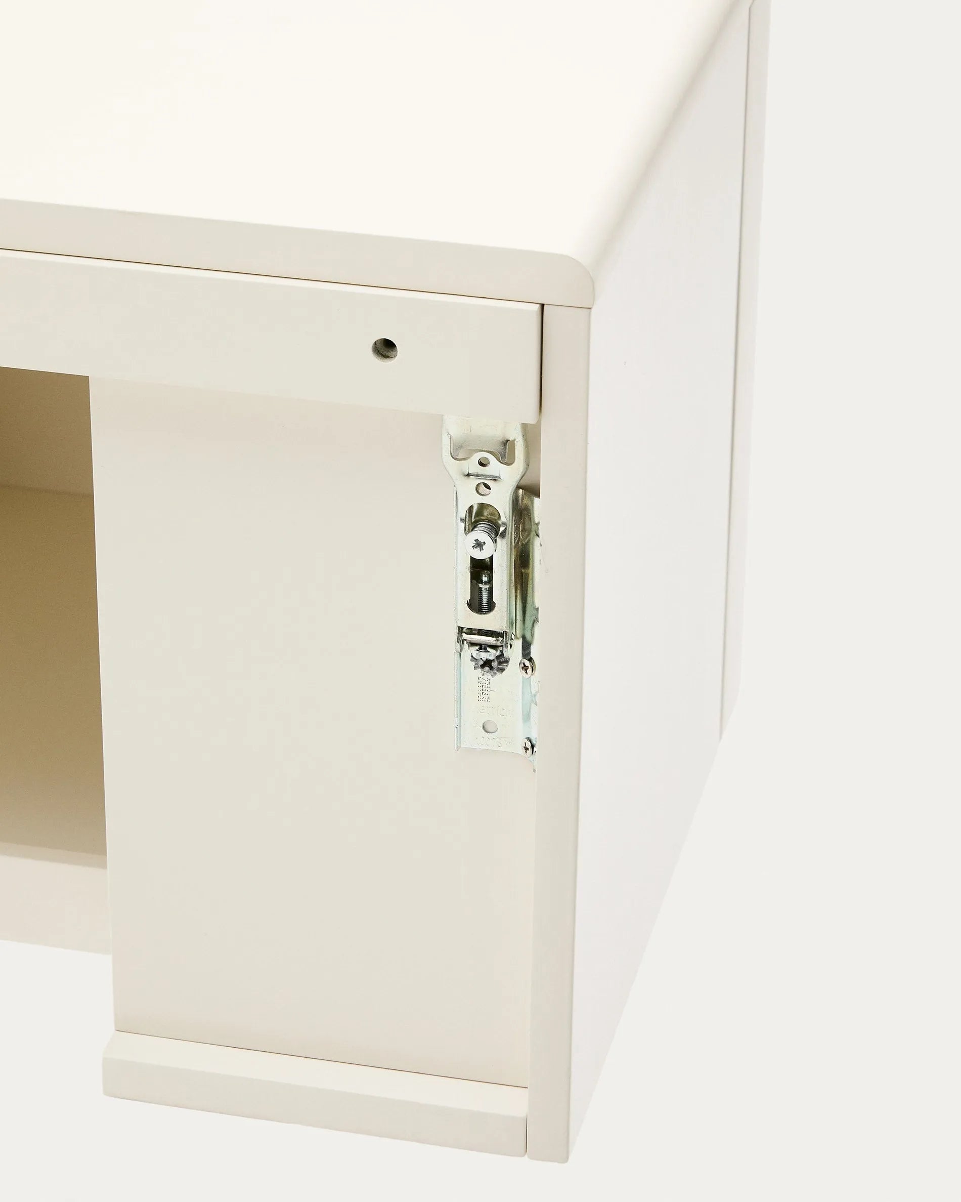 Eleganter Wandschrank aus Eschenschichtholz, beige lackiert, 90x45 cm, bietet stilvollen Stauraum für Ihr Badezimmer.