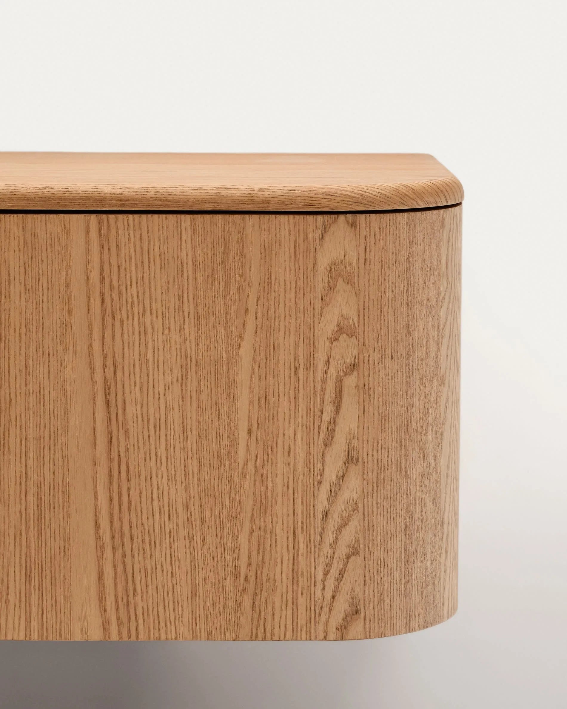 Eleganter Wandschrank aus Eschensperrholz, 90x45 cm, naturfarben, ideal für stilvolle und funktionale Badezimmer.