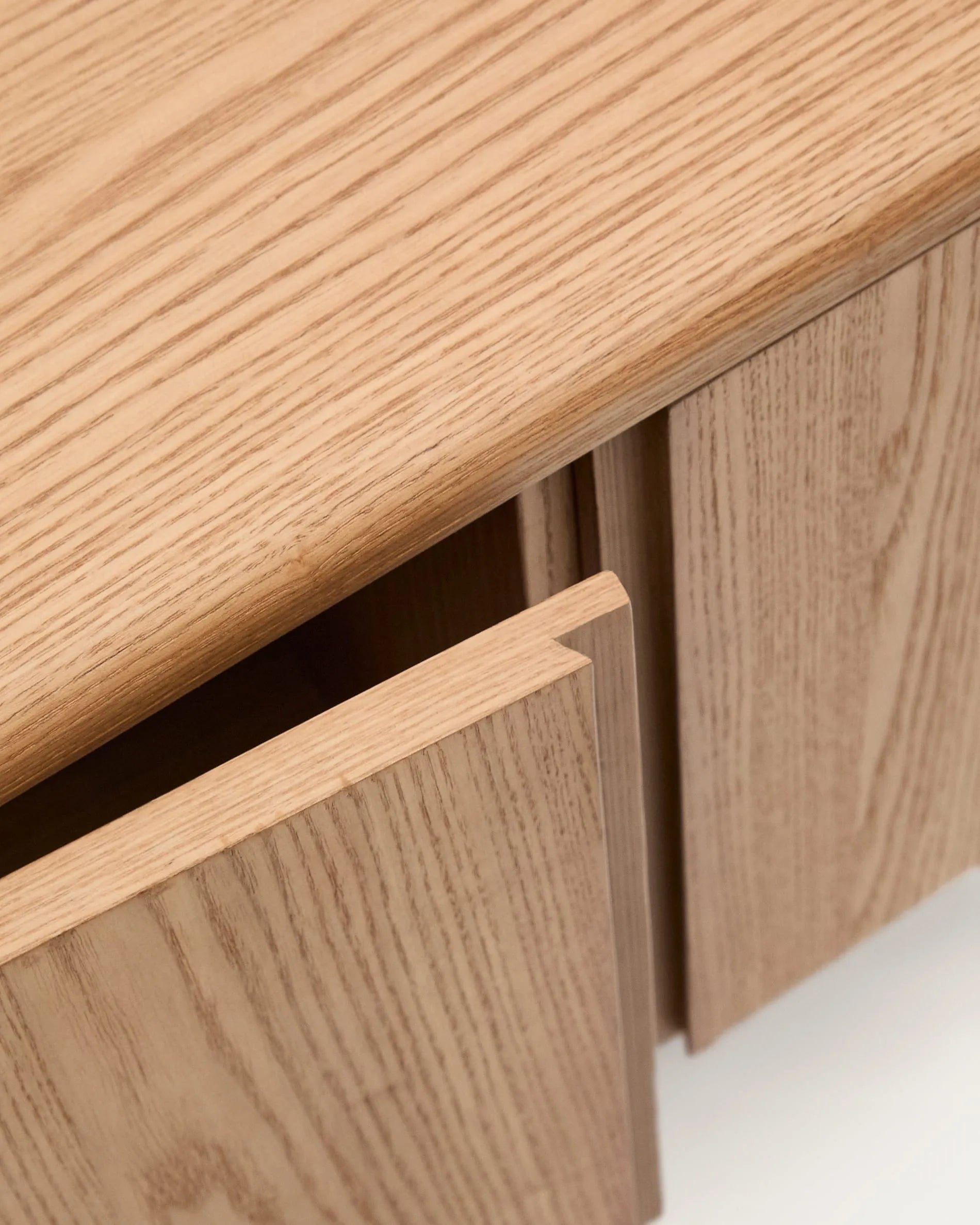 Eleganter Wandschrank aus Eschensperrholz, 90x45 cm, naturfarben, ideal für stilvolle und funktionale Badezimmer.