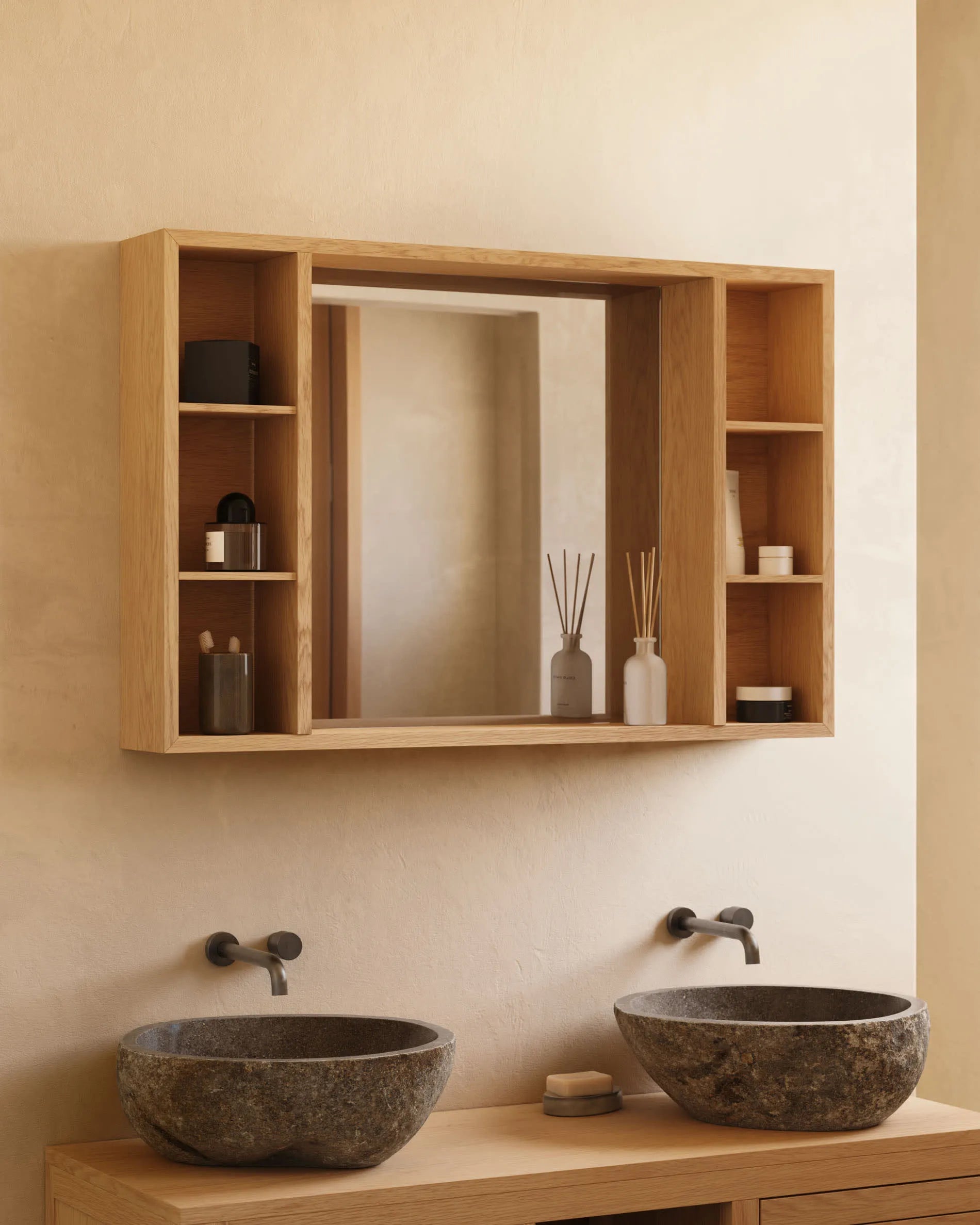 Das Tetsu Aufsatzwaschbecken aus Naturstein, Ø 40 cm, vereint zeitlose Eleganz und Funktionalität für Ihr modernes Badezimmer.