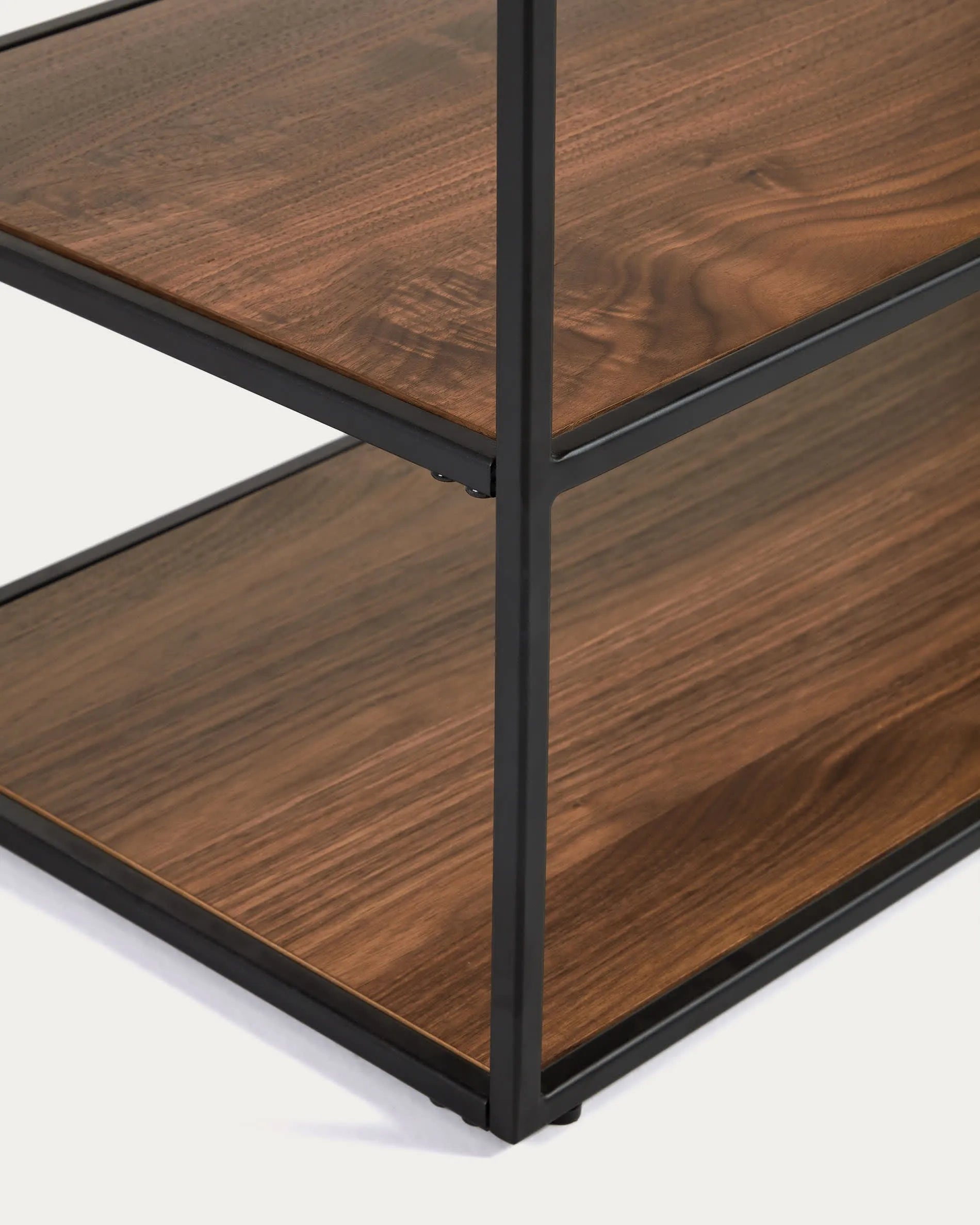Elegantes TV-Möbel aus Nussholzfurnier und schwarzem Metall, 160x40 cm, vereint Stil und Funktionalität für Ihr Wohnzimmer.