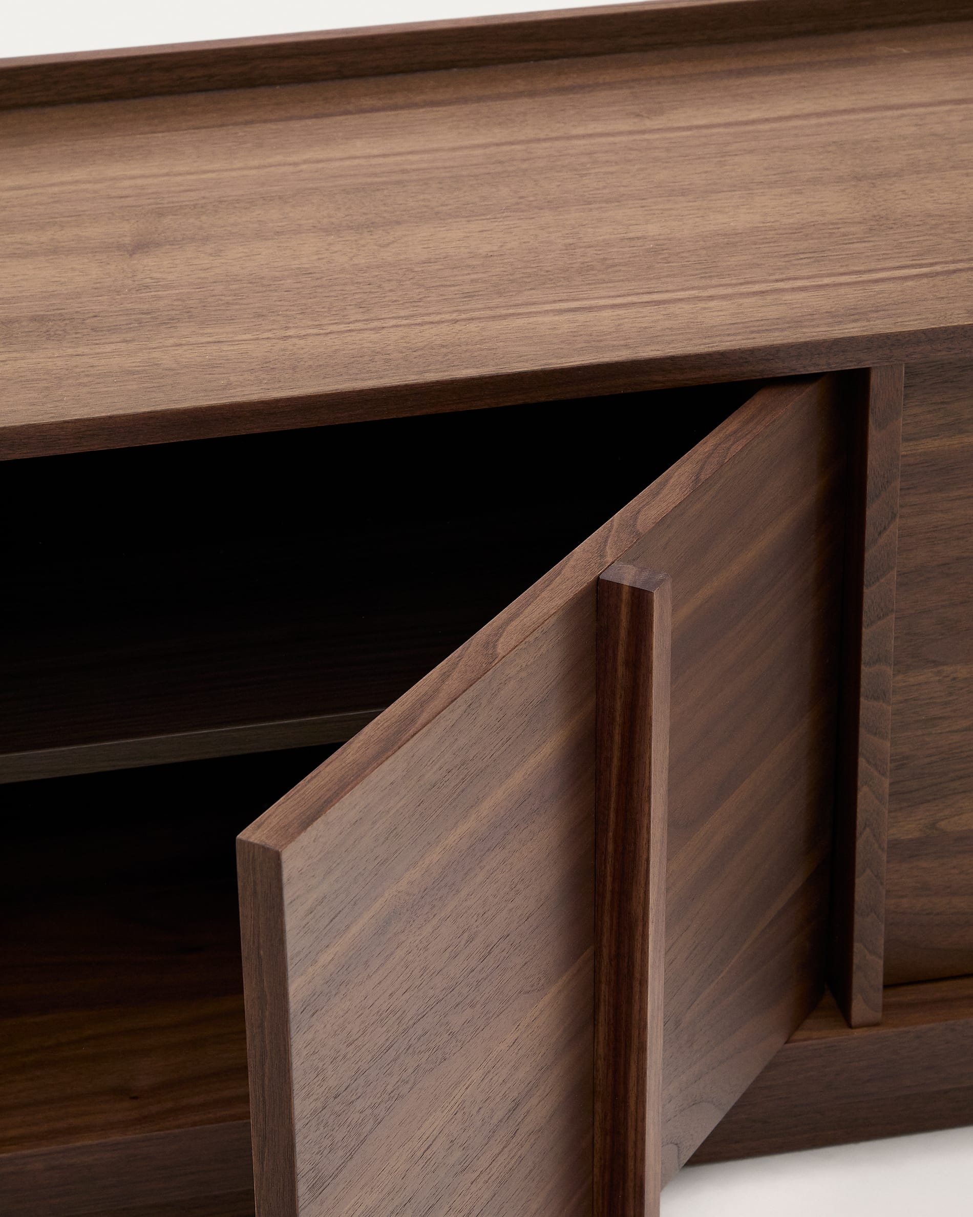 Elegantes TV-Möbel Onix aus FSC-zertifiziertem Walnussfurnier, 200x45 cm, mit dunklem Finish, ideal für stilvolle Wohnräume.