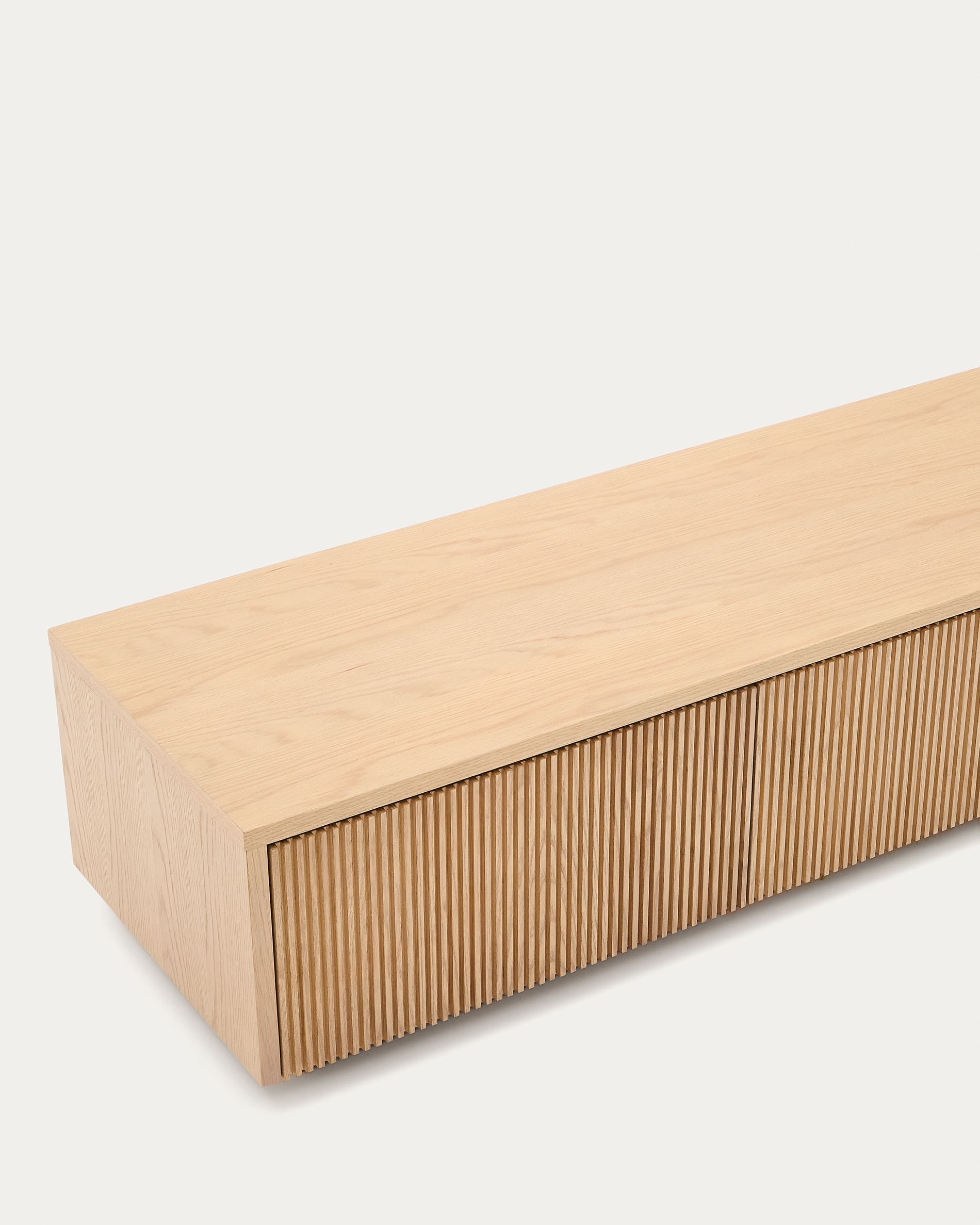 Erleben Sie das stilvolle TV-Möbel Helvine von Kave Home: 200 x 40 cm, 4 geräumige Schubladen, aus hochwertigem FSC 100% Holz für ein elegantes Zuhause.
