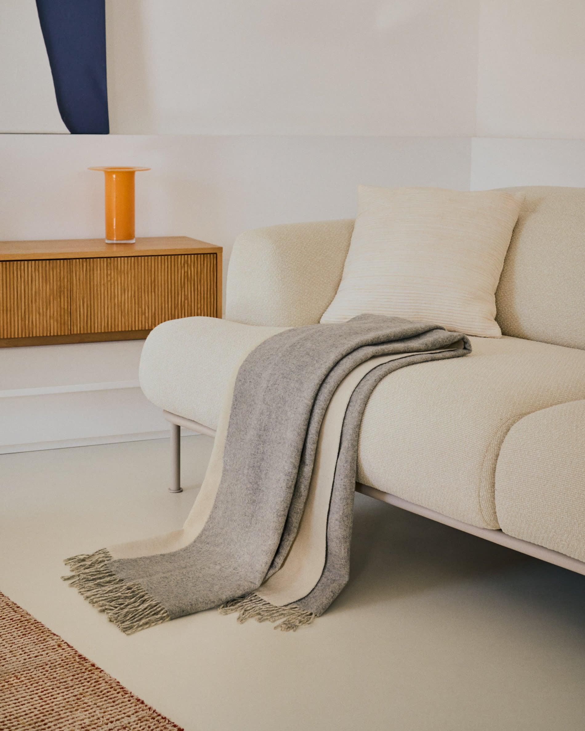 Das TV-Möbel Helvine von Kave Home, 200x40 cm, mit 4 Schubladen, FSC-zertifiziert, vereint Stil und Nachhaltigkeit.
