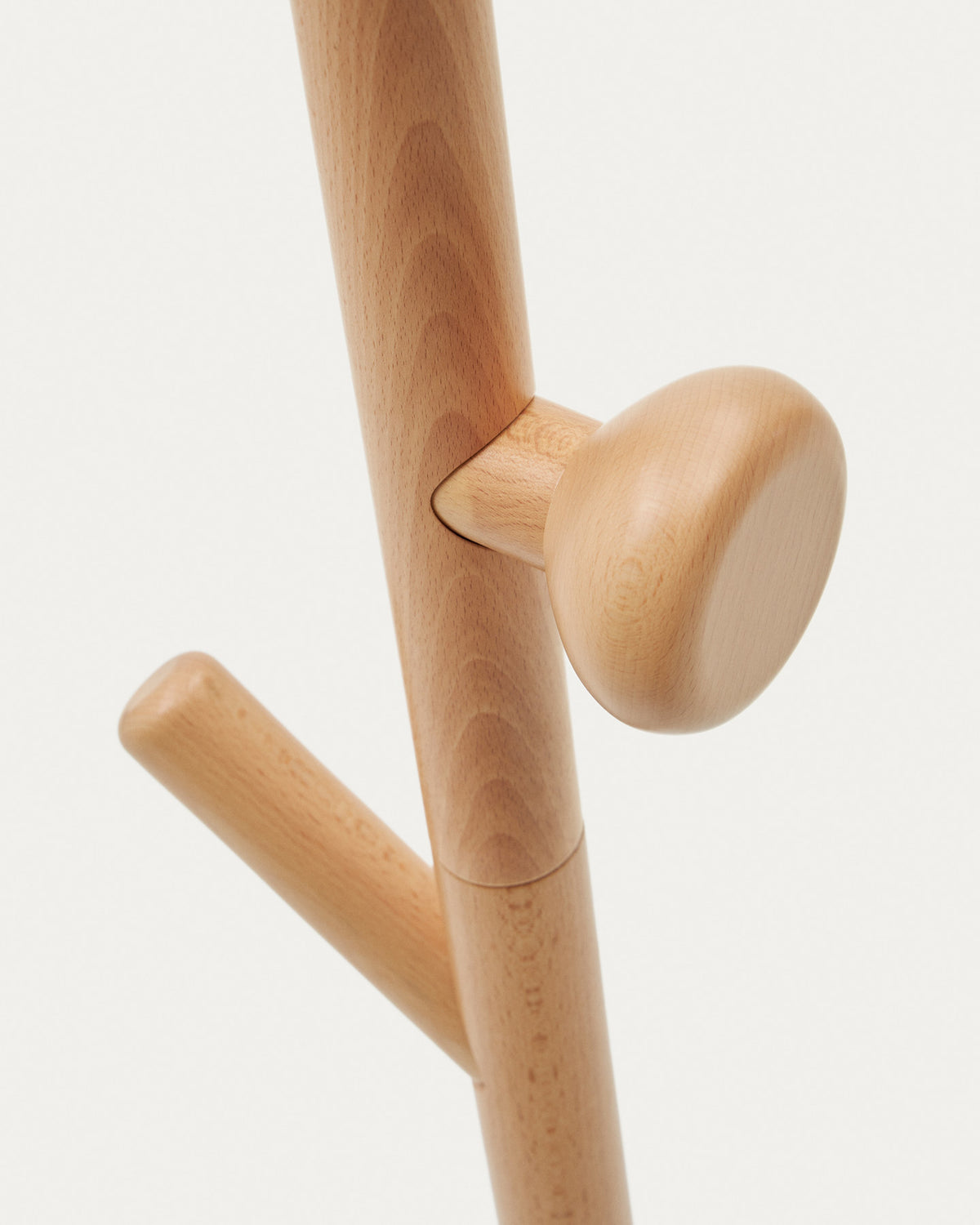 Nadue Garderobenständer aus massiver Buche mit natürlichem Finish 163 cm in Natur präsentiert im Onlineshop von KAQTU Design AG. Garderobe ist von Kave Home