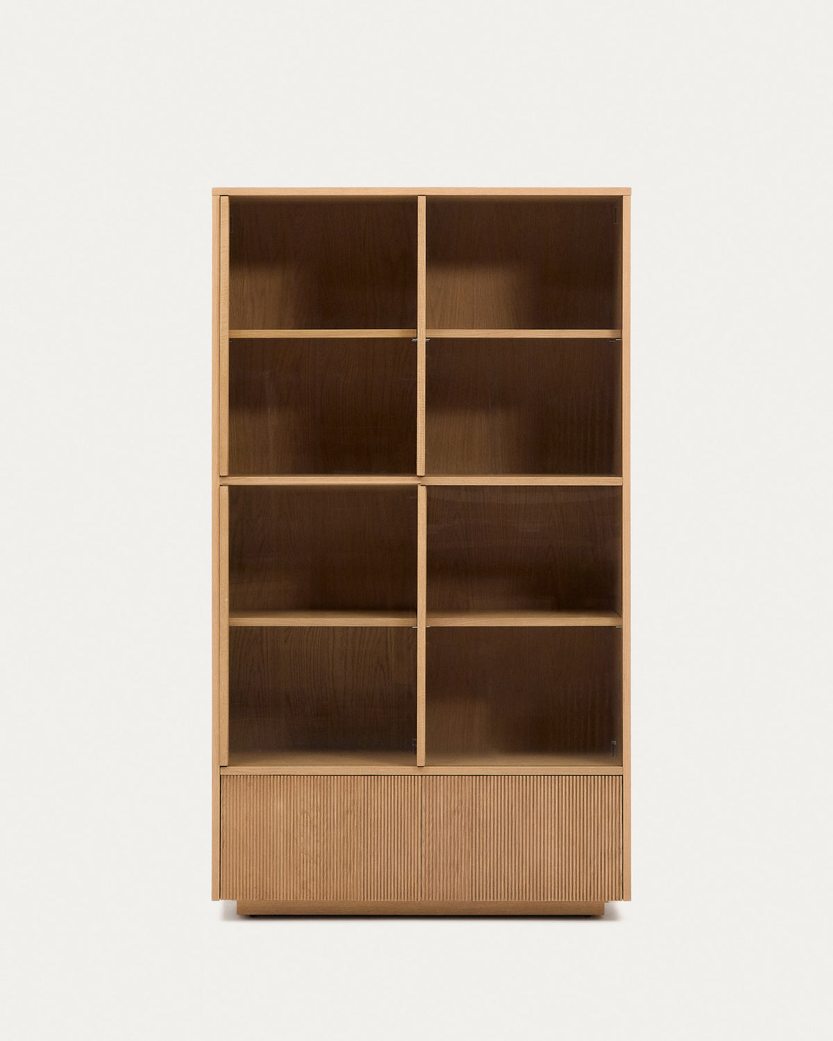 Vitrine Helvine 4 Türen 2 Schubladen Eichenfurnier gehärtetes Glas 100 x 174 cm FSC 100% in Natur präsentiert im Onlineshop von KAQTU Design AG. Vitrine ist von Kave Home
