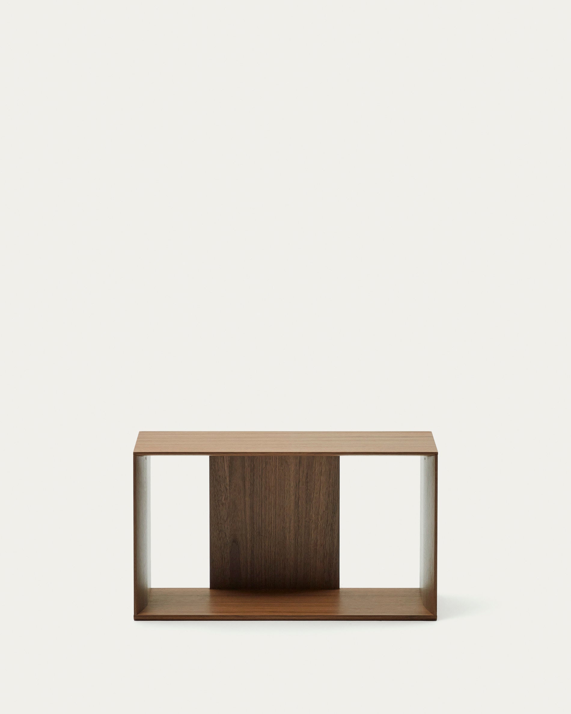 3D-Modell des Litto Regals aus Nussholzfurnier, 67x38 cm, stilvoll und nachhaltig, ideal für Bücher und Deko.