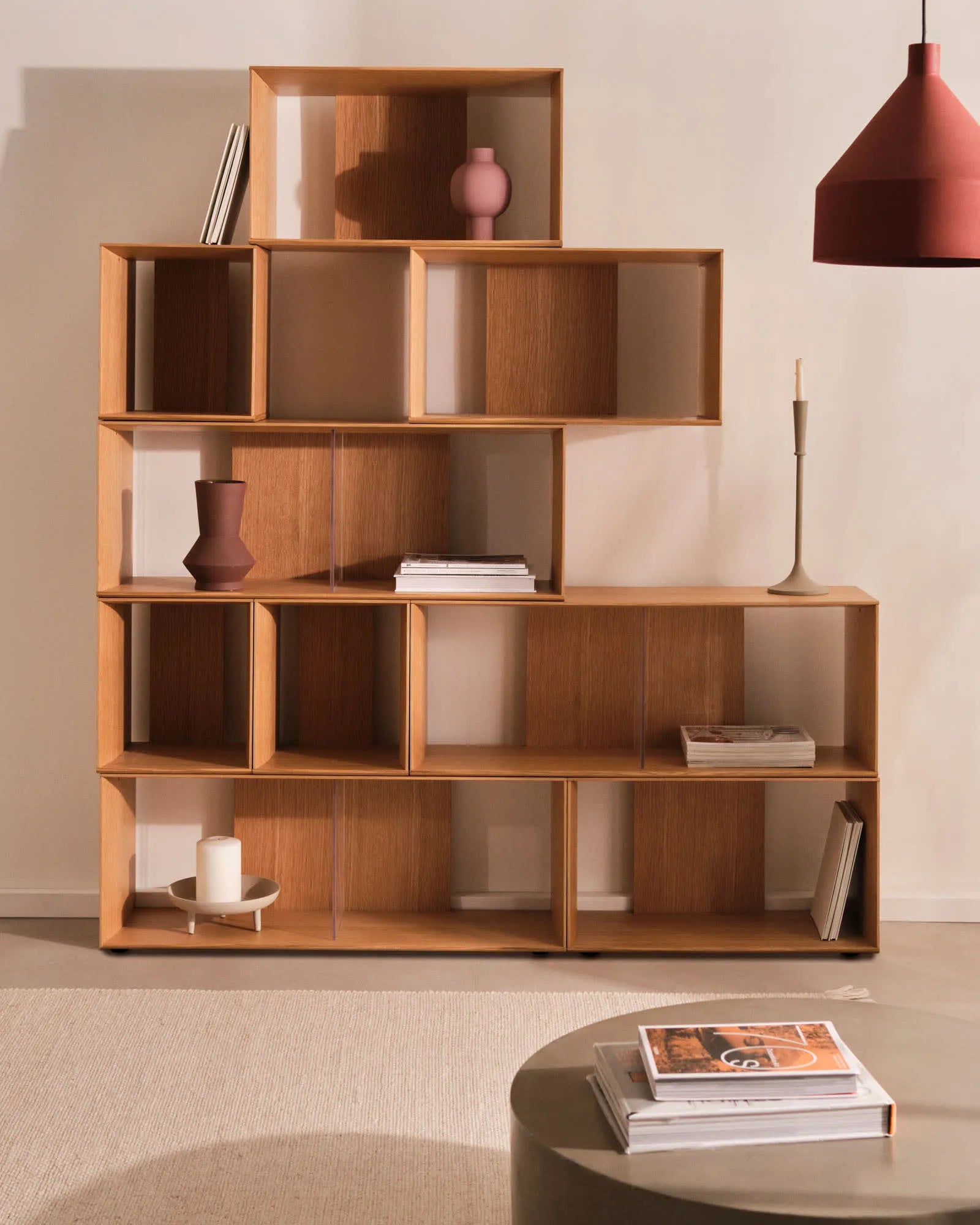 Elegantes Regalmodul aus Eichenfurnier, 101x38 cm, für stilvolle Präsentation und flexible Raumgestaltung.