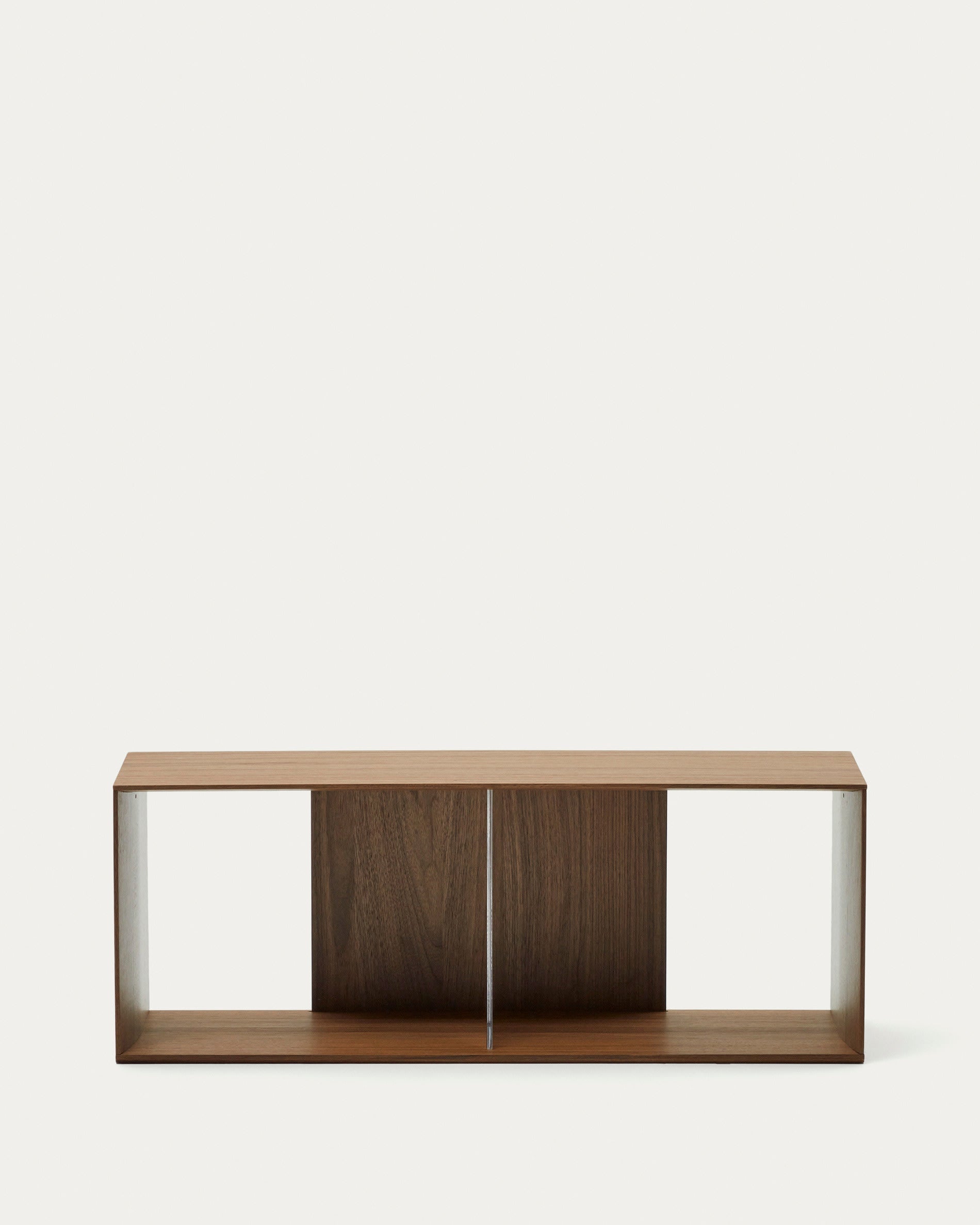 Elegantes Regalmodul aus hochwertigem Nussholzfurnier, ideal für stilvolle Aufbewahrung und modernes Wohndesign.