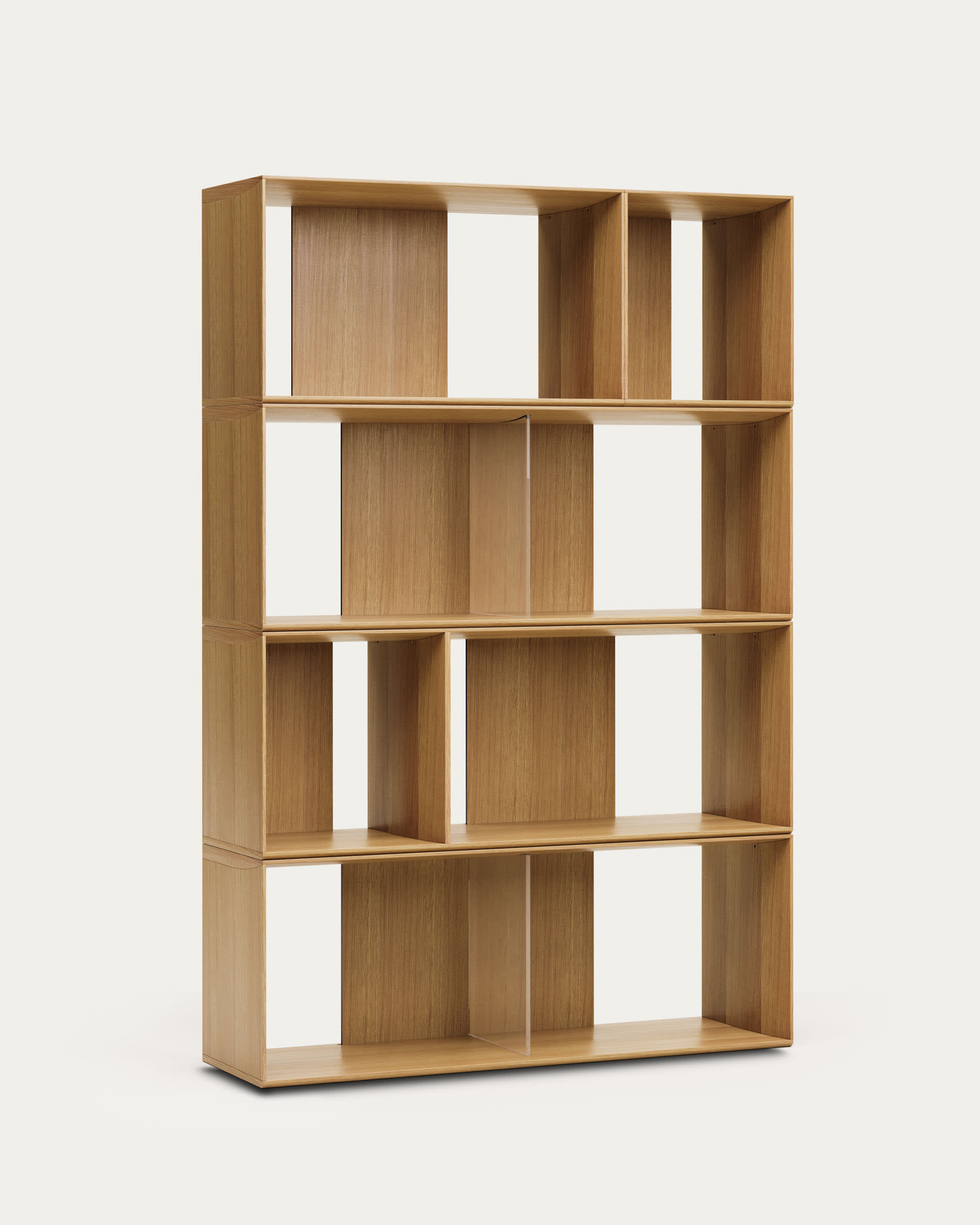 Flexibles Regalset aus Eichenfurnier, 101x152 cm, modular und vielseitig, ideal für moderne und elegante Raumgestaltung.