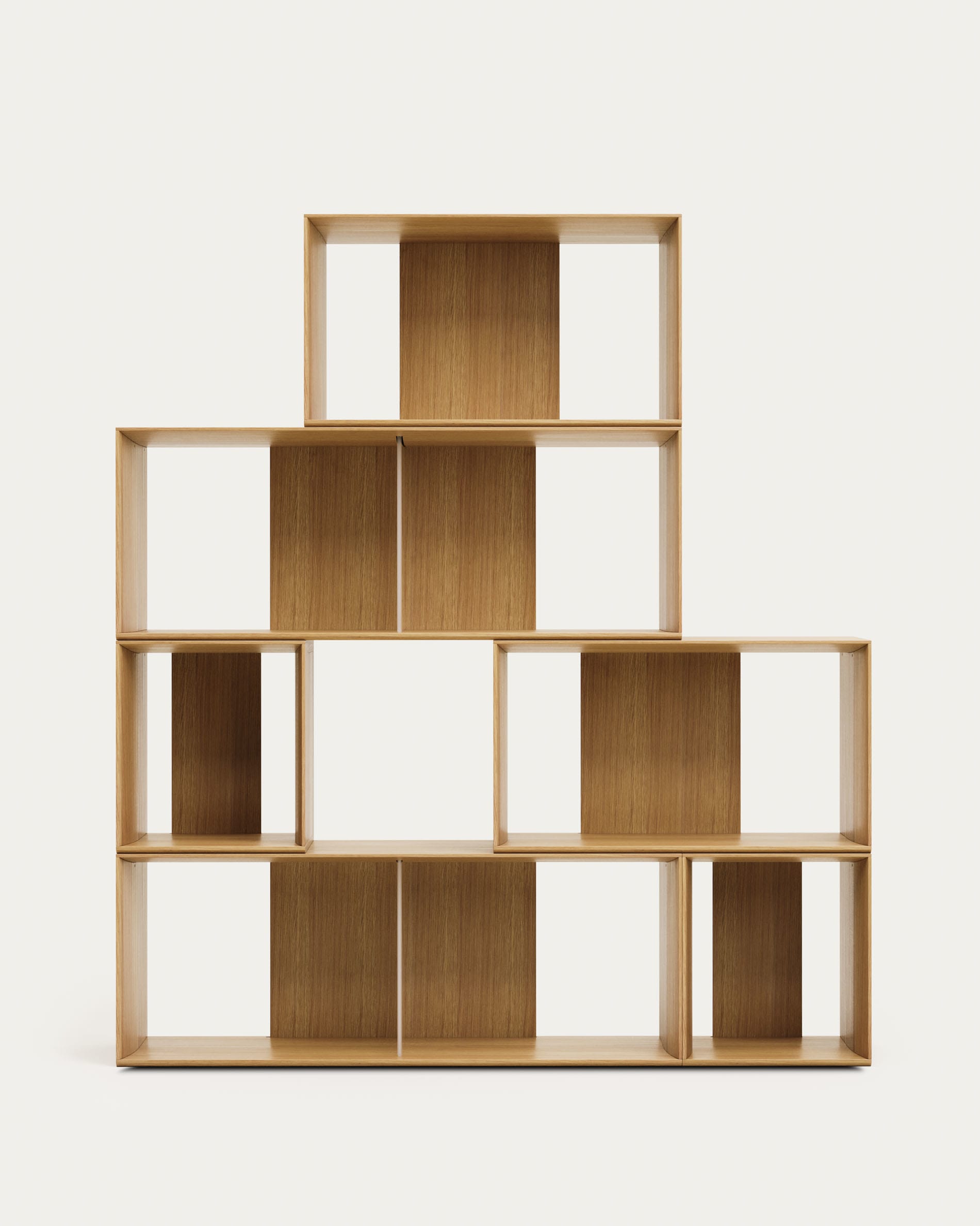 Modulares Regalset aus Eichenfurnier, 101x152 cm, vielseitig und stilvoll, perfekt für individuelle Wohnraumgestaltung.