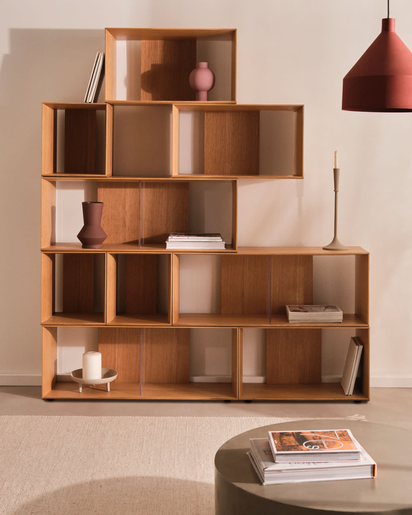 Modulares Regalset aus Eichenfurnier, 6-teilig, 101x152 cm, vielseitig und stilvoll, ideal für modernes Wohnen.