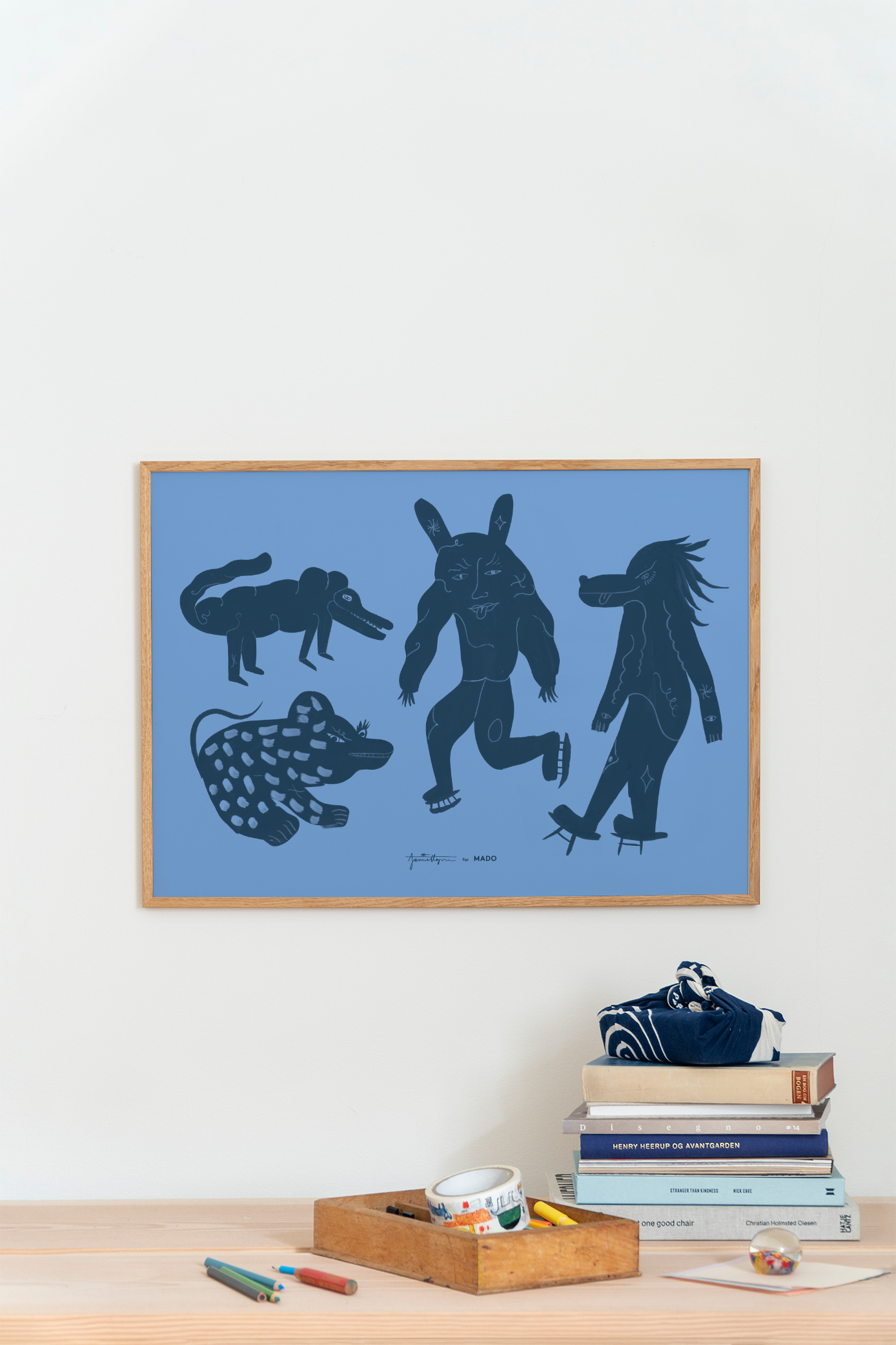 Four creatures  in Blau präsentiert im Onlineshop von KAQTU Design AG. Bild ist von Paper Collective