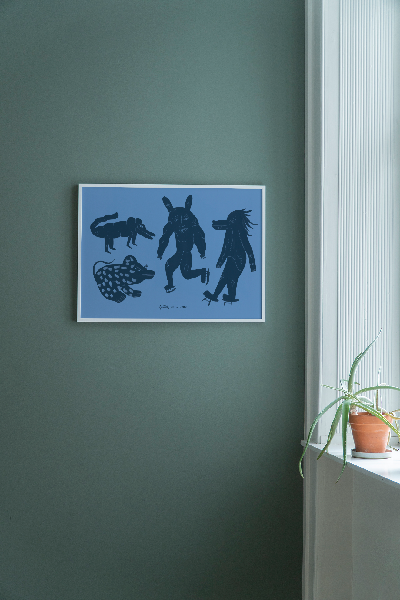 Four creatures  in Blau präsentiert im Onlineshop von KAQTU Design AG. Bild ist von Paper Collective