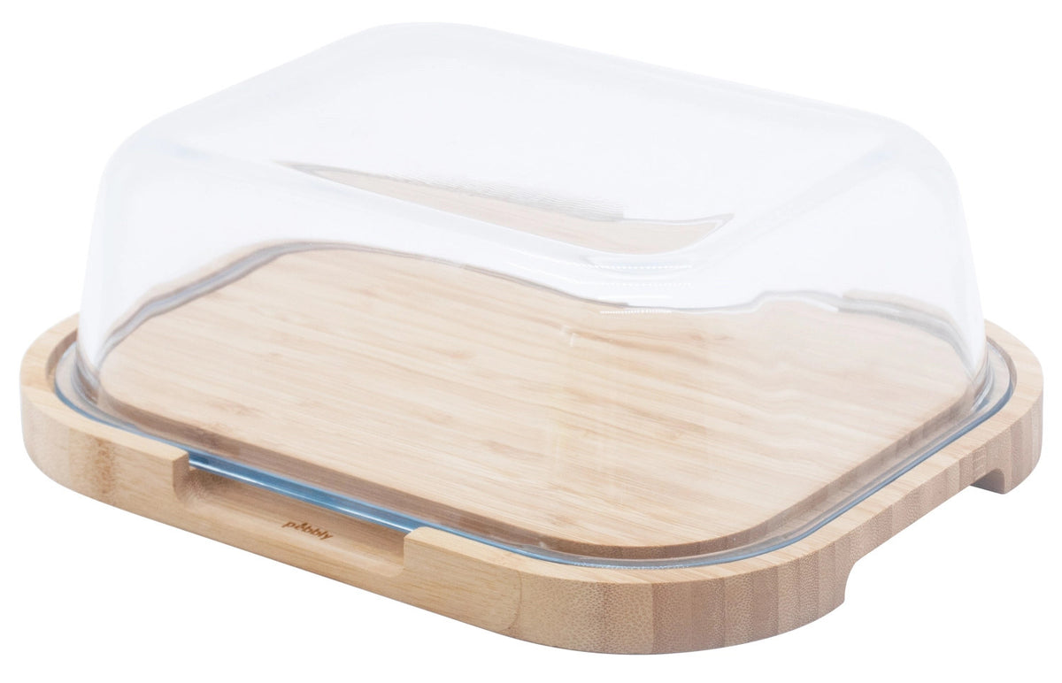 Pebbly Käsebox mit Glasdeckel inkl. Bambus-Brett 27x21.5x9.5 in Braun präsentiert im Onlineshop von KAQTU Design AG. Käsezubehör ist von Pebbly