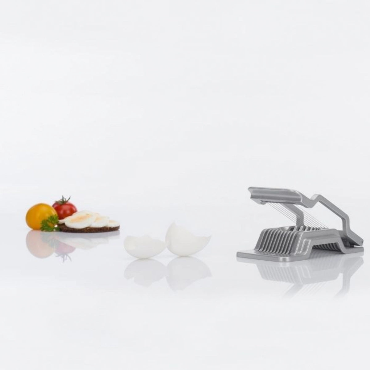 Eierteiler Justus, 14x8x3cm in Silber präsentiert im Onlineshop von KAQTU Design AG. Küchenhelfer ist von Westmark