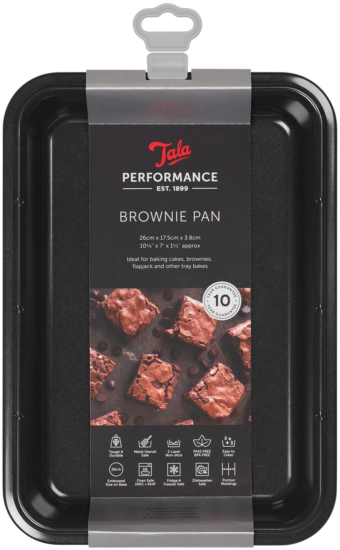 Backform Brownies, 29.4x19.1x4cm in Schwarz präsentiert im Onlineshop von KAQTU Design AG. Backform / Backblech ist von Tala