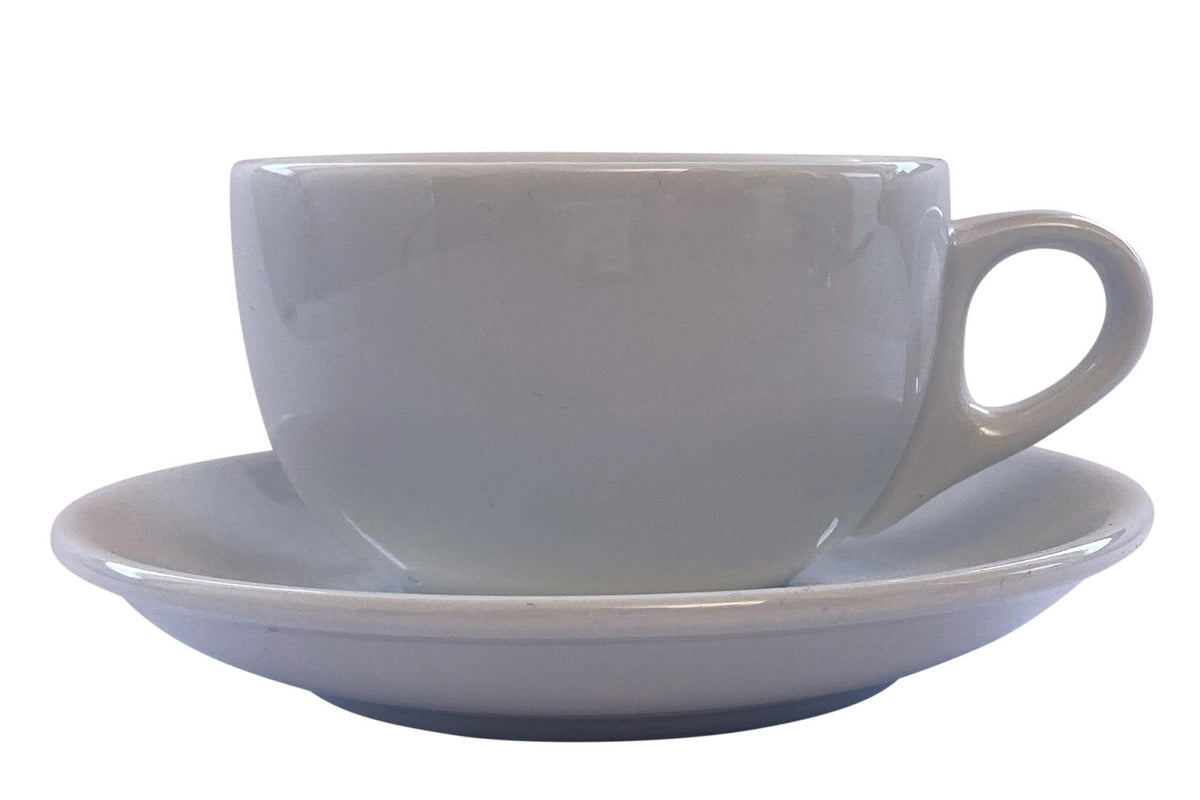 Luna Cappuccino Obertasse u.UT 0.22lt weiss mit Bodenstempel in Weiss präsentiert im Onlineshop von KAQTU Design AG. Kaffeetassen ist von Lagotto