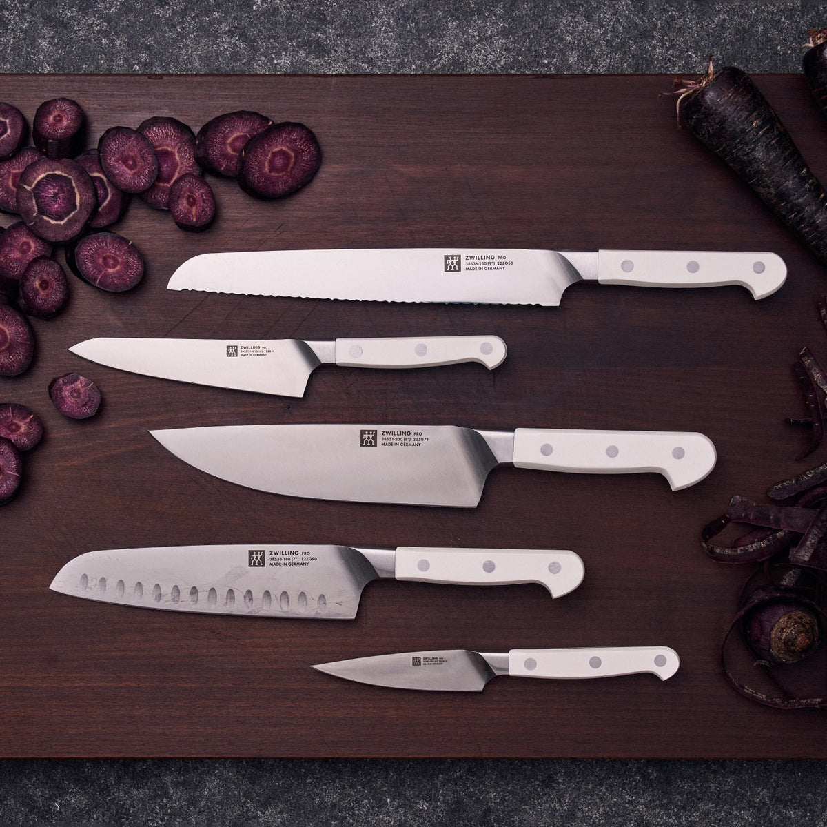 Pro le blanc Kochmesser compact 140mm in Weiss präsentiert im Onlineshop von KAQTU Design AG. Küchenmesser ist von Zwilling Kitchen