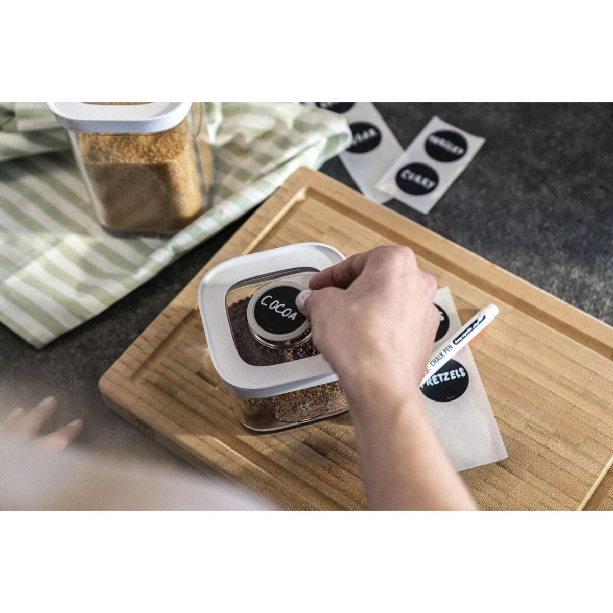 Cube Box S, 7.6x10.7x10.7cm, 320ml, Transparent-weiss in Transparent präsentiert im Onlineshop von KAQTU Design AG. Aufbewahrungsbeutel ist von Zwilling