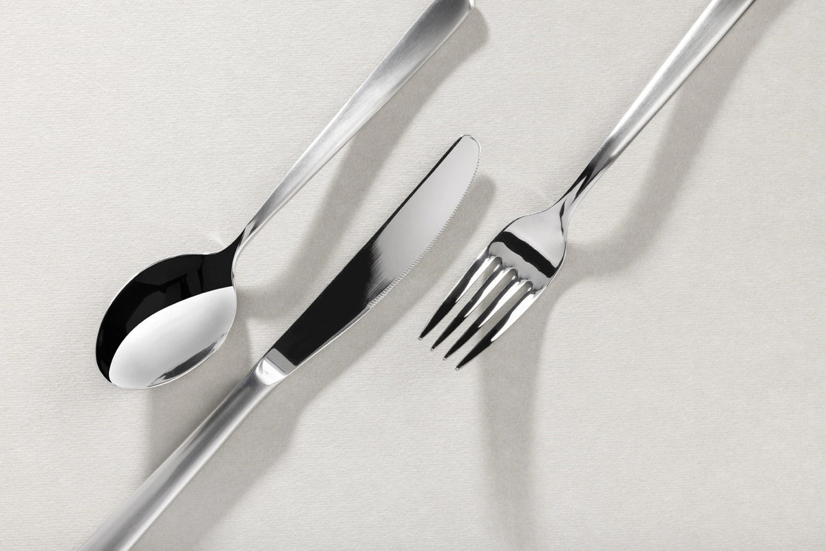 Courchevel Tafelgabel edelstahl matt in Silber präsentiert im Onlineshop von KAQTU Design AG. Besteck ist von Revol