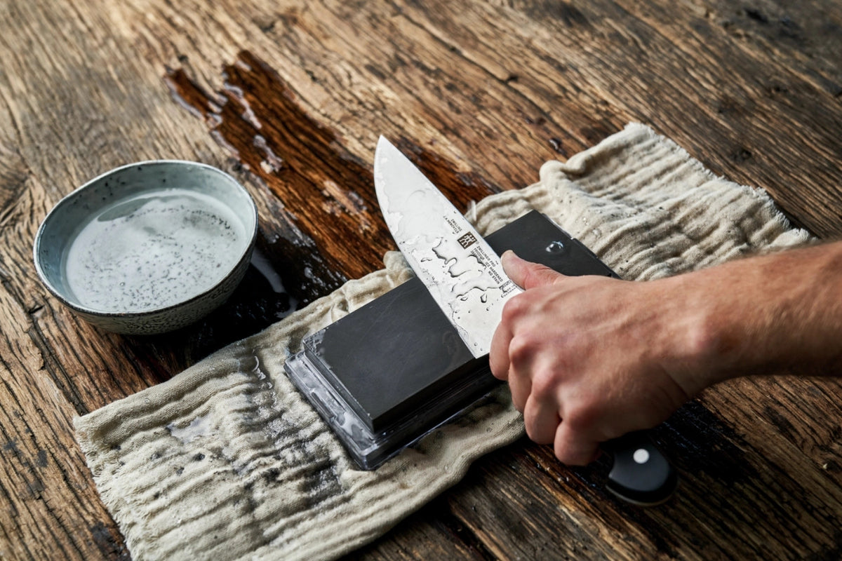 Wetzstein TWIN Stone Pro 250/1000, 20x8.5x4 cm in Schwarz präsentiert im Onlineshop von KAQTU Design AG. Küchenmesser ist von Zwilling Kitchen