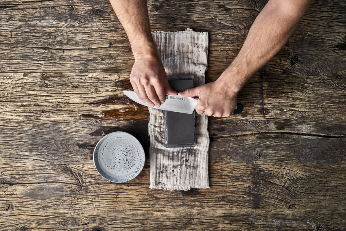 Wetzstein TWIN Finishing Stone Pro 3000/8000 in Schwarz präsentiert im Onlineshop von KAQTU Design AG. Küchenmesser ist von Zwilling Kitchen