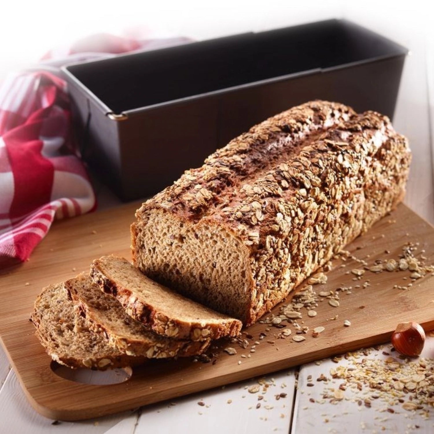 Praktische Brotbackform von Westmark, ausziehbar von 25 bis 35 cm, ideal für knusprige Brote und Gebäck dank der effektiven Antihaftbeschichtung.