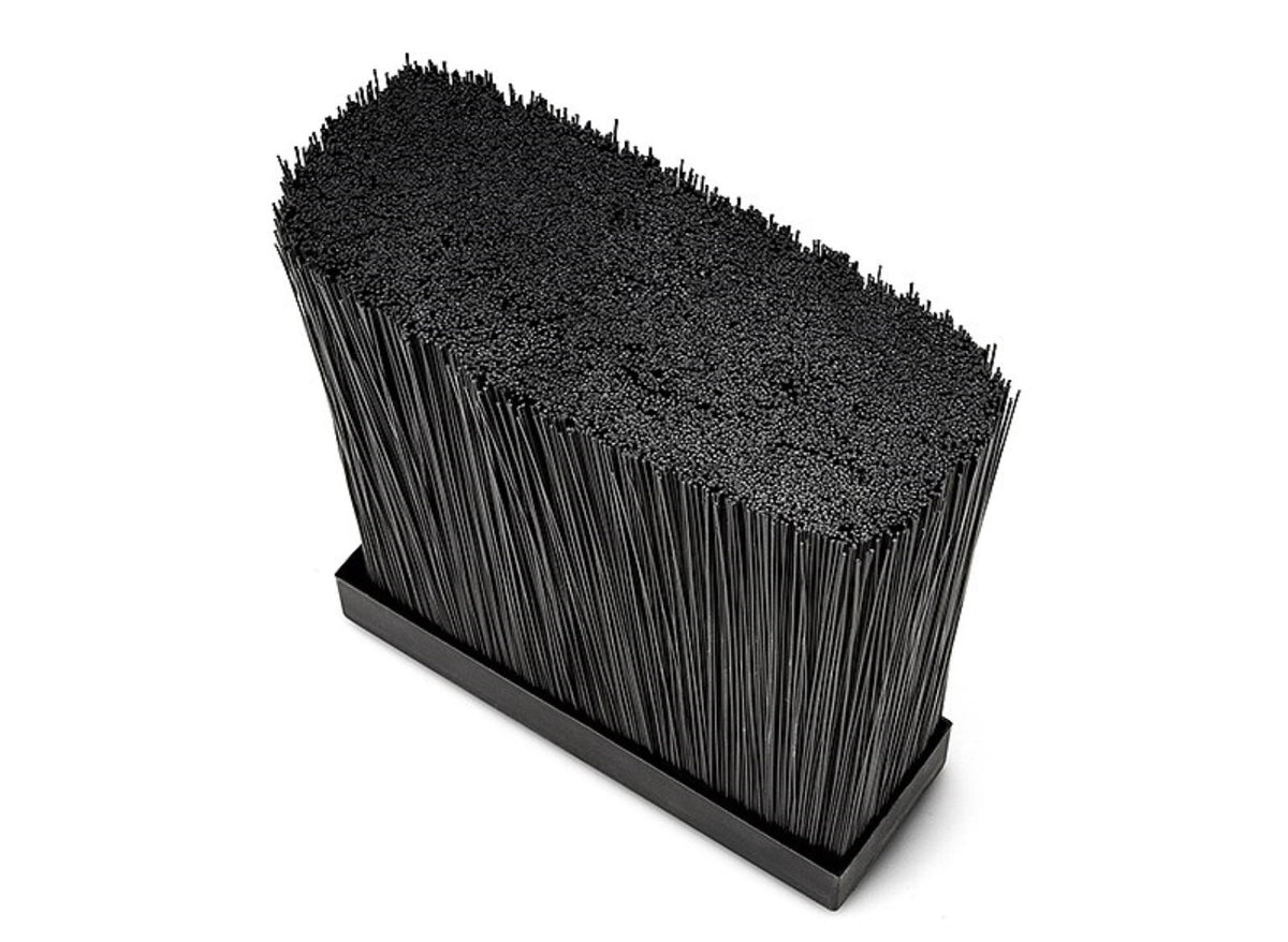 Gummibaum Messerblock schräg, m. flex. Einsatz, 29x9x22 cm in Braun präsentiert im Onlineshop von KAQTU Design AG. Messerblock ist von Continenta