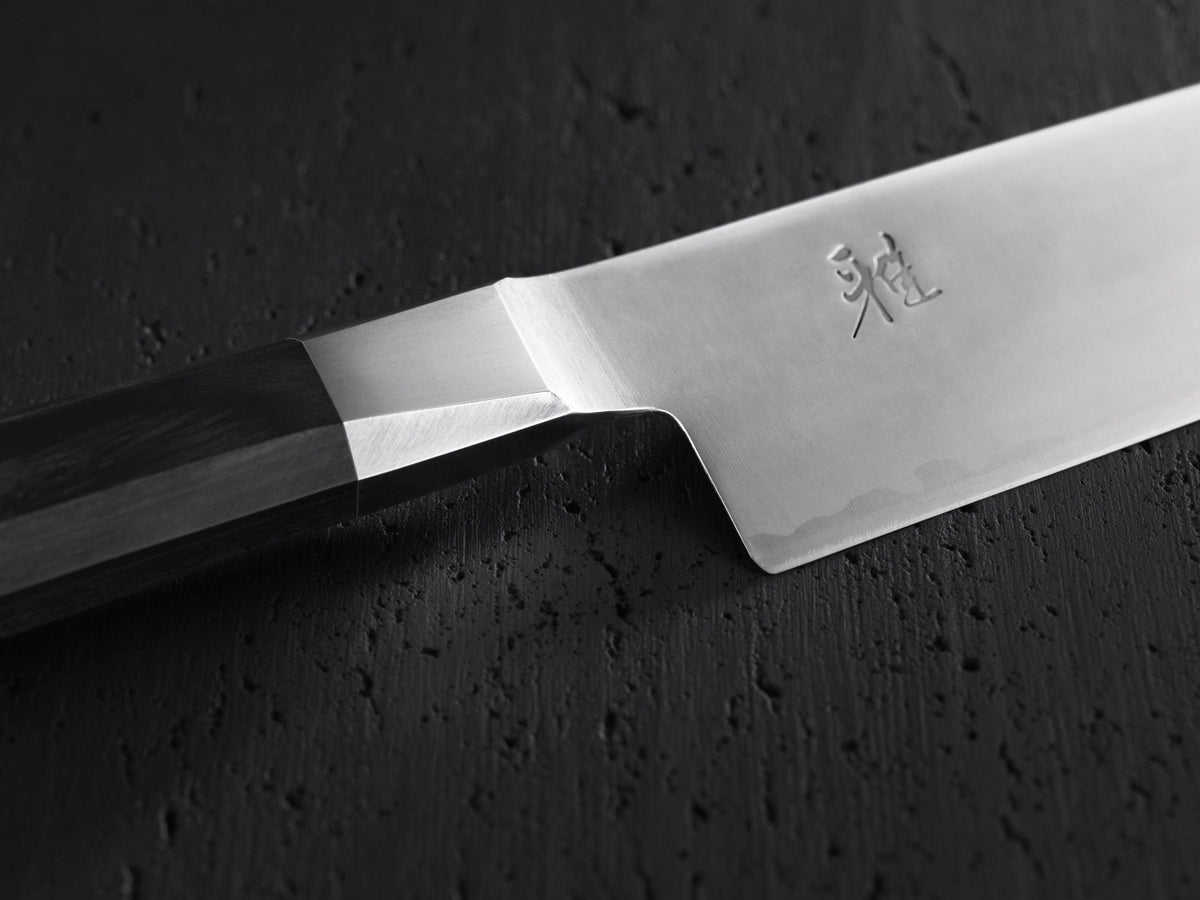 MIYABI 4000FC Santoku, 180 mm in Silber präsentiert im Onlineshop von KAQTU Design AG. Damastmesser ist von Miyabi