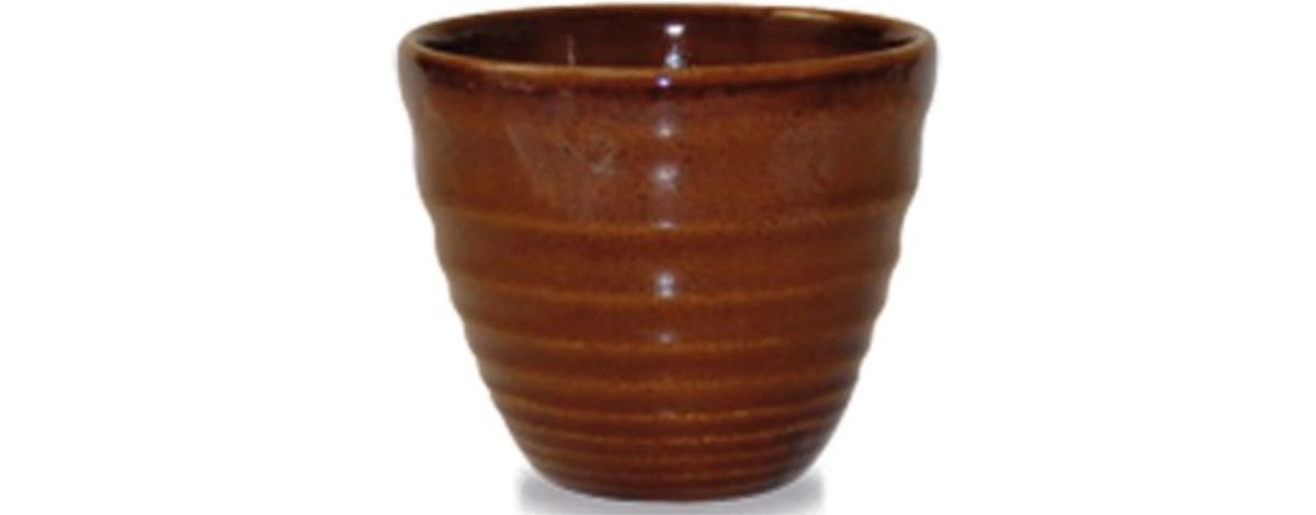 Brauner Keramikbecher mit geriffelter Oberfläche, Serie Bit on the Side von Churchill, Durchmesser 9.5cm, Höhe 8.3cm, Volumen 28cl