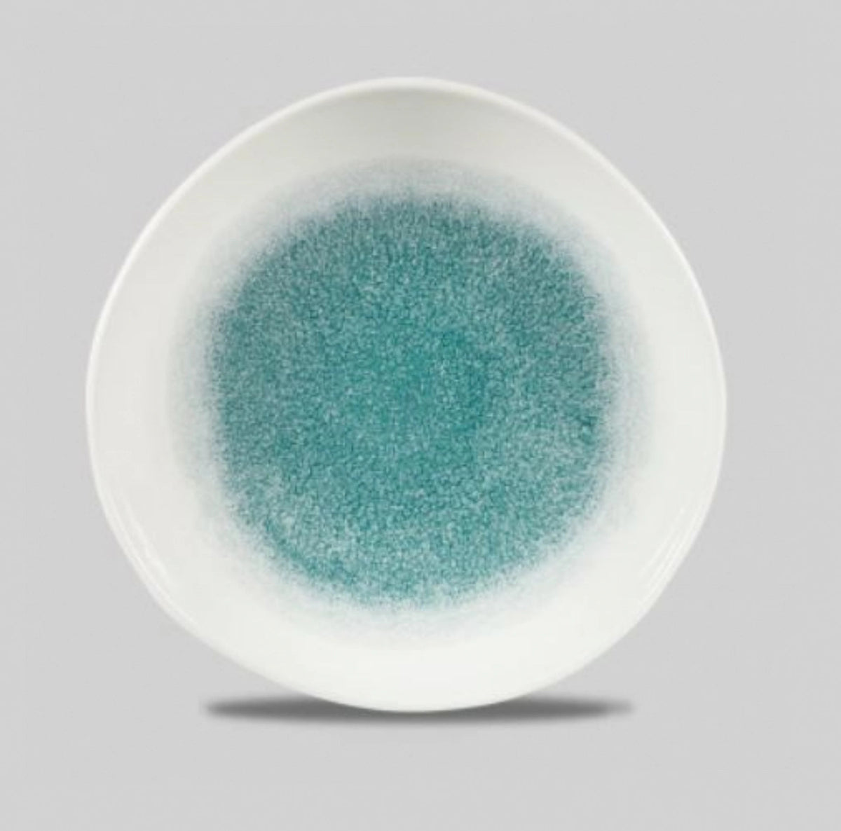 S.P. Raku Jade Green Organic Coupe Teller flach 26.4cm in Blau präsentiert im Onlineshop von KAQTU Design AG. Teller ist von Churchill