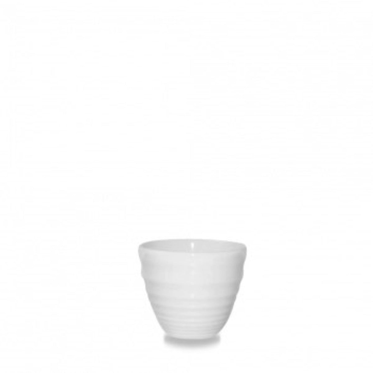 Kleiner weisser Dip Becher aus Porzellan mit geripptem Oberflächenmuster, rund, Durchmesser 5.9 cm, Höhe 5 cm, von Churchill aus der Serie Bit on the Side.