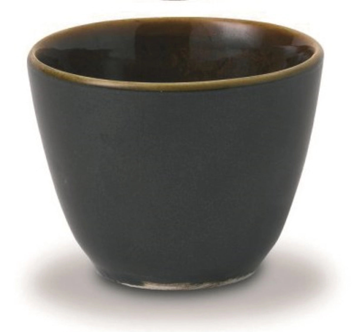 Nourish Tokyo Black Chip Mug 10cm 29cl in Schwarz präsentiert im Onlineshop von KAQTU Design AG. Küchenhelfer ist von Churchill
