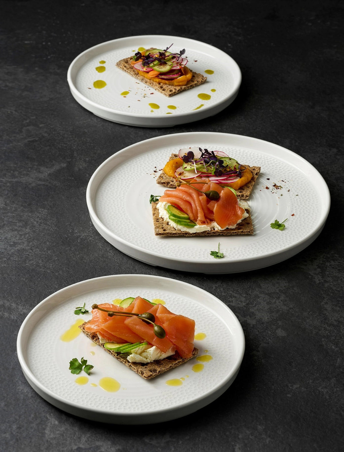 Isla Chefs Walled Teller weiss 26cm in Weiss präsentiert im Onlineshop von KAQTU Design AG. Teller ist von Churchill