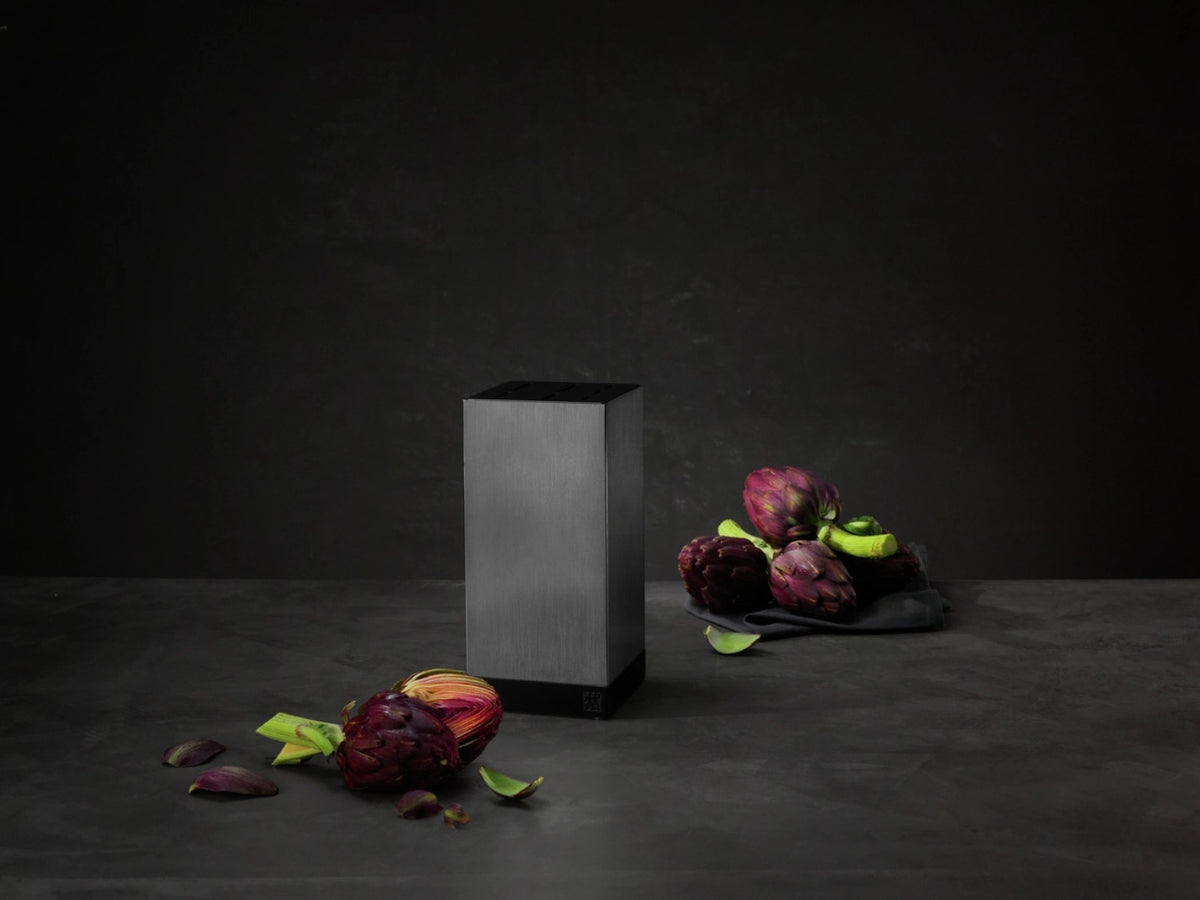 ZWILLING Messerblock Aluminium, leer 25x12x12 cm in Schwarz präsentiert im Onlineshop von KAQTU Design AG. Messerblock ist von Zwilling Kitchen
