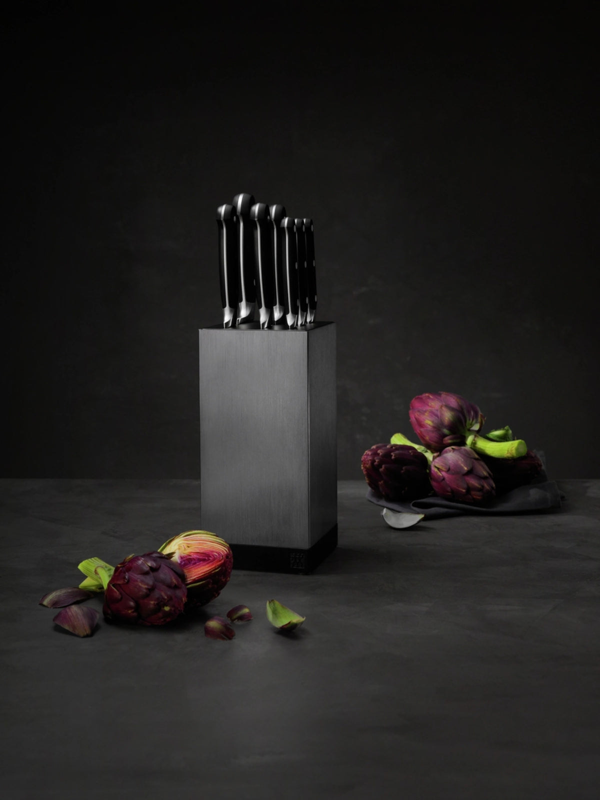 ZWILLING Messerblock Aluminium, leer 25x12x12 cm in Schwarz präsentiert im Onlineshop von KAQTU Design AG. Messerblock ist von Zwilling Kitchen