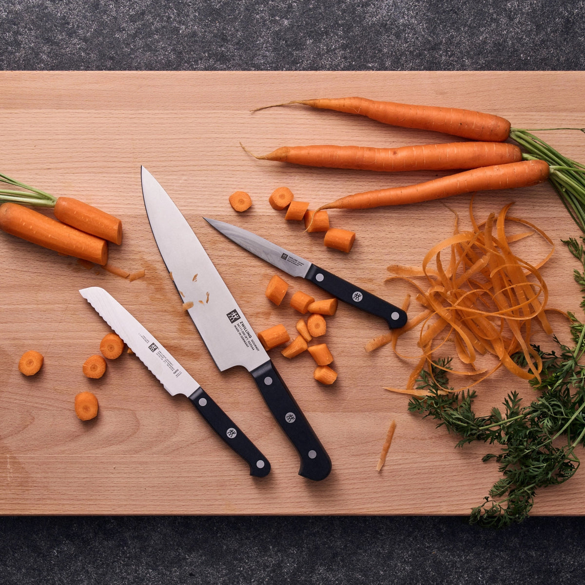 ZWILLING Gourmet Schälmesser, 100 mm in Schwarz präsentiert im Onlineshop von KAQTU Design AG. Küchenmesser ist von Zwilling Kitchen