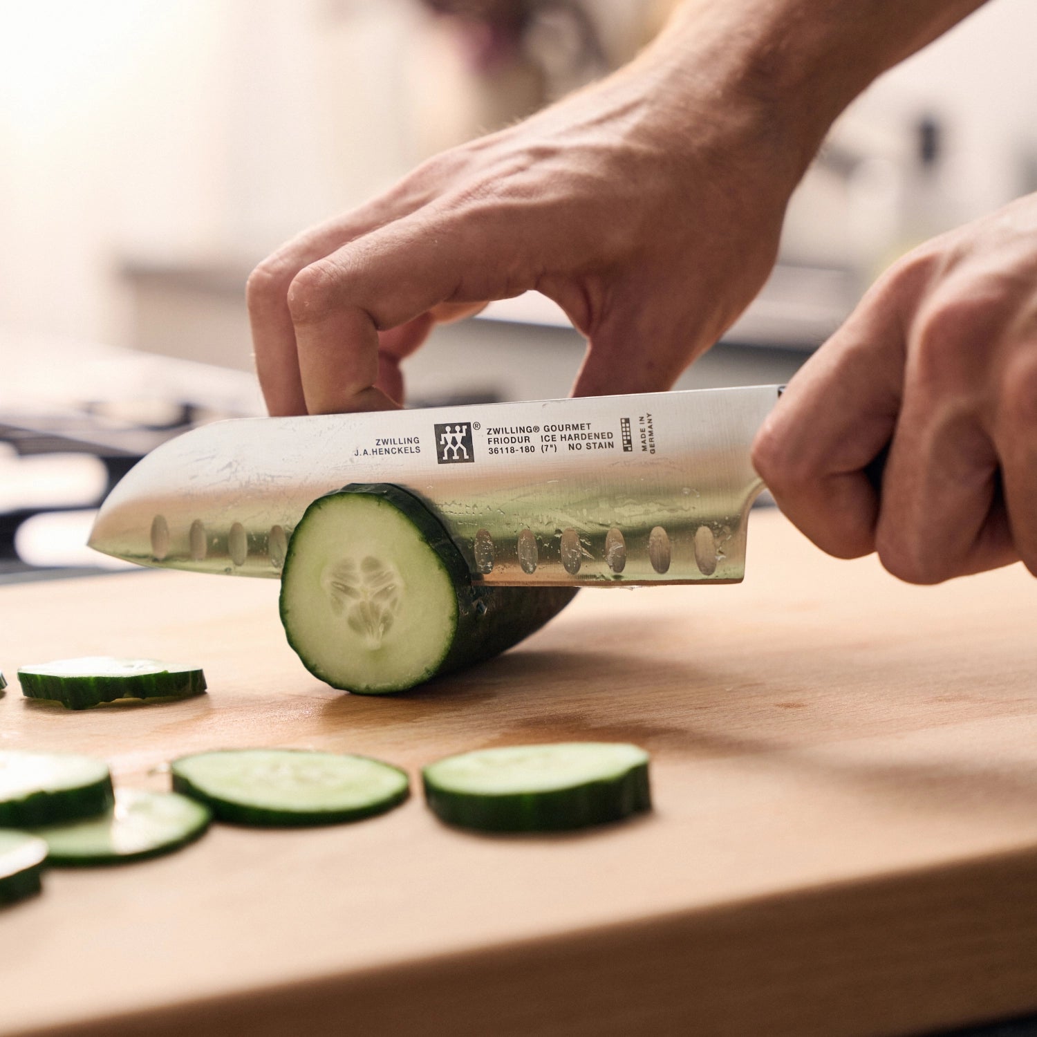 ZWILLING Coltello Santoku Gourmet con lame, 180 mm