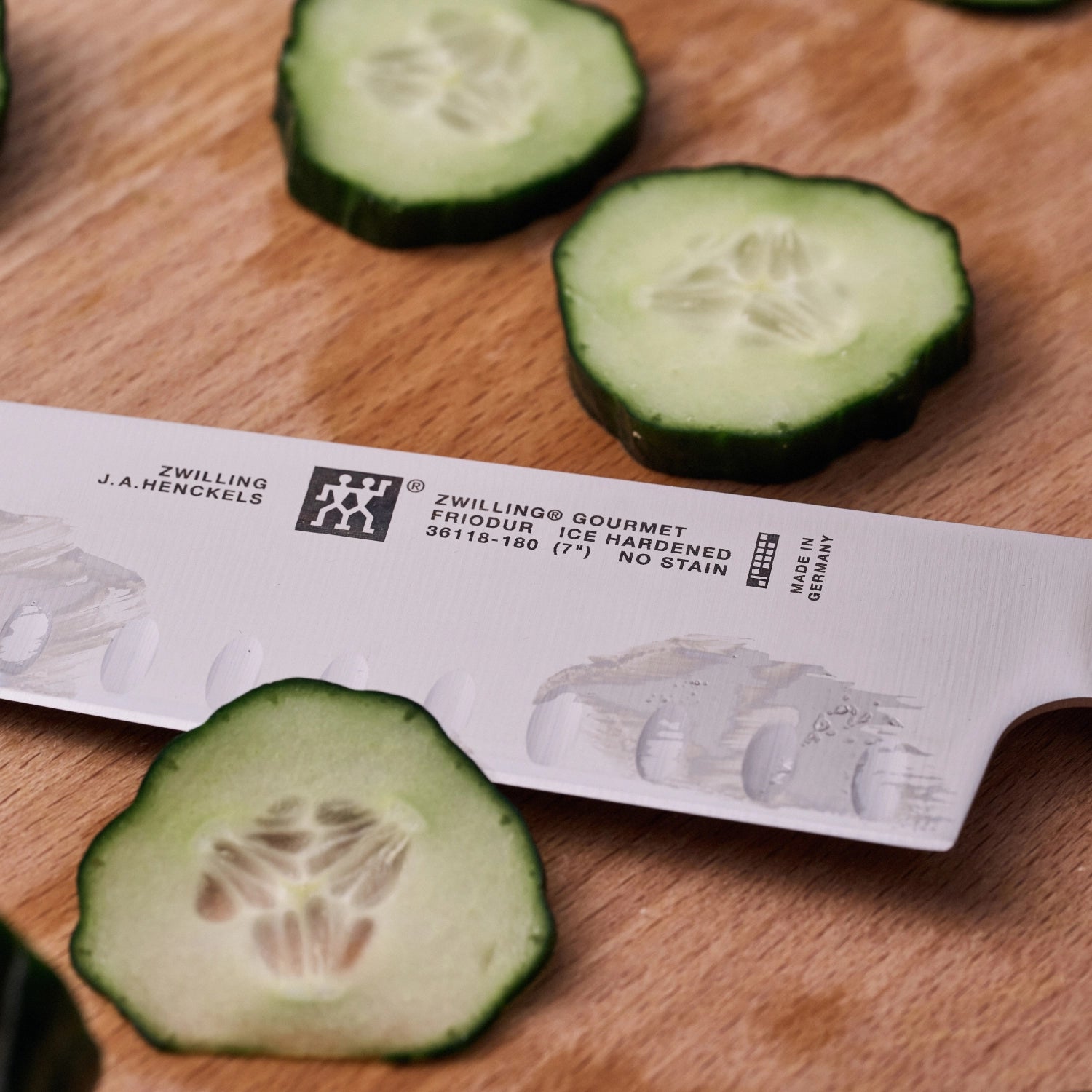 ZWILLING Coltello Santoku Gourmet con lame, 180 mm