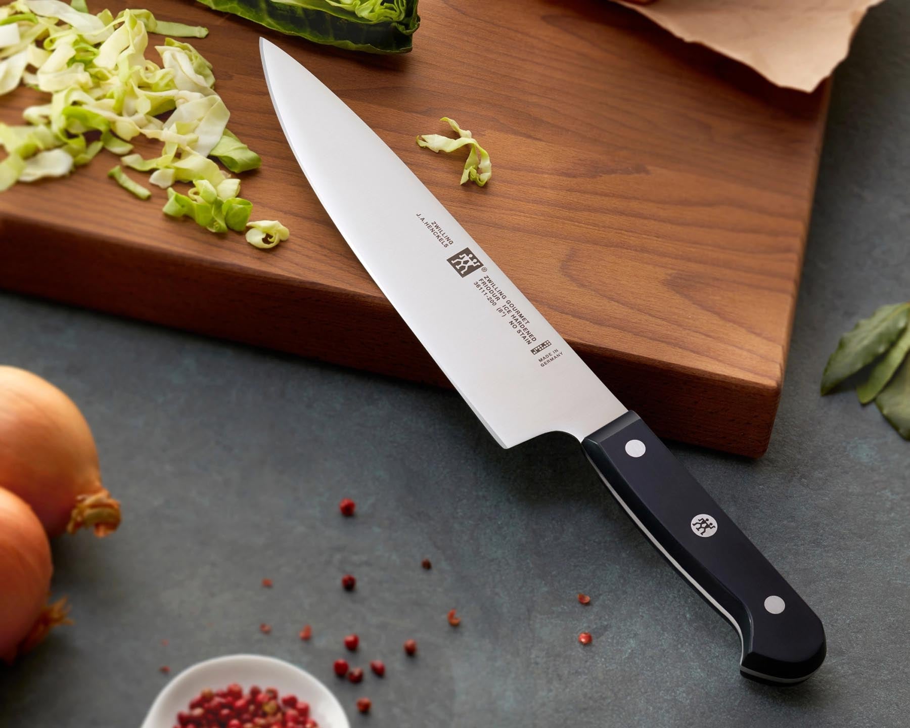 Elegantes 3-teiliges Gourmet Messerset von Zwilling, ideal für präzises Schneiden und Zubereiten in jeder Küche.