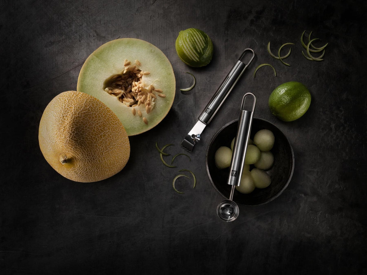 Pro Kugelformer, 17.5cm in Silber präsentiert im Onlineshop von KAQTU Design AG. Küchenhelfer ist von Zwilling